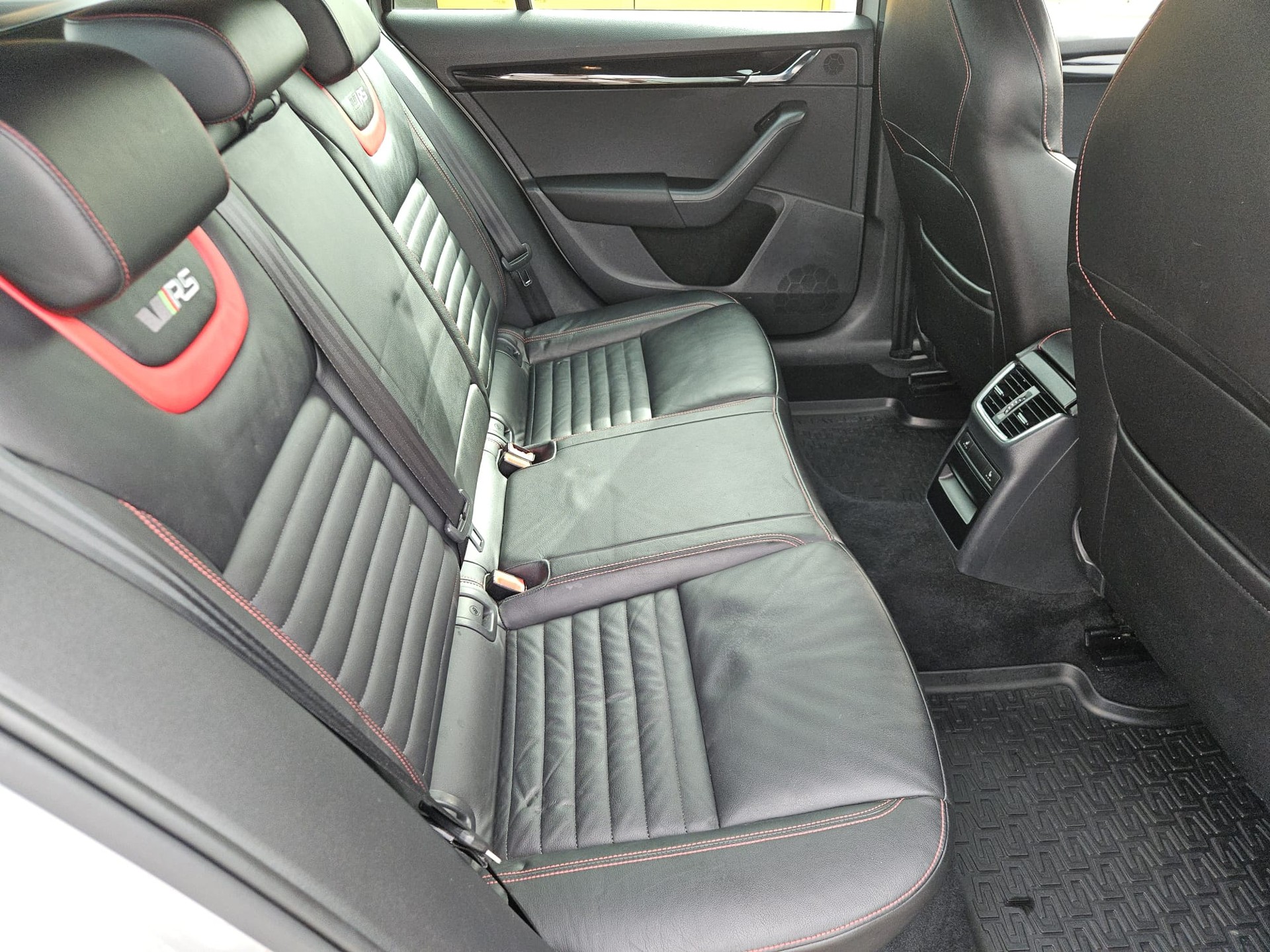 SKODA Octavia Combi 2.0 TSI RS 230-image-8