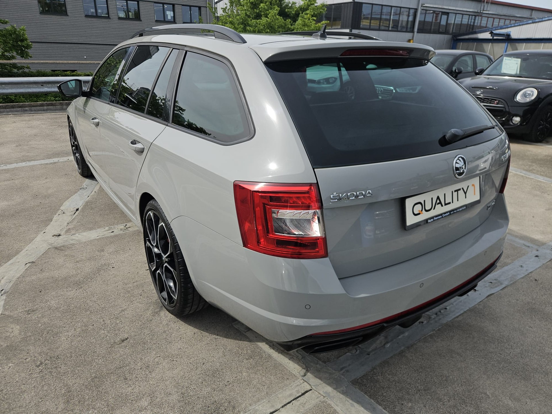 SKODA Octavia Combi 2.0 TSI RS 230-image-2
