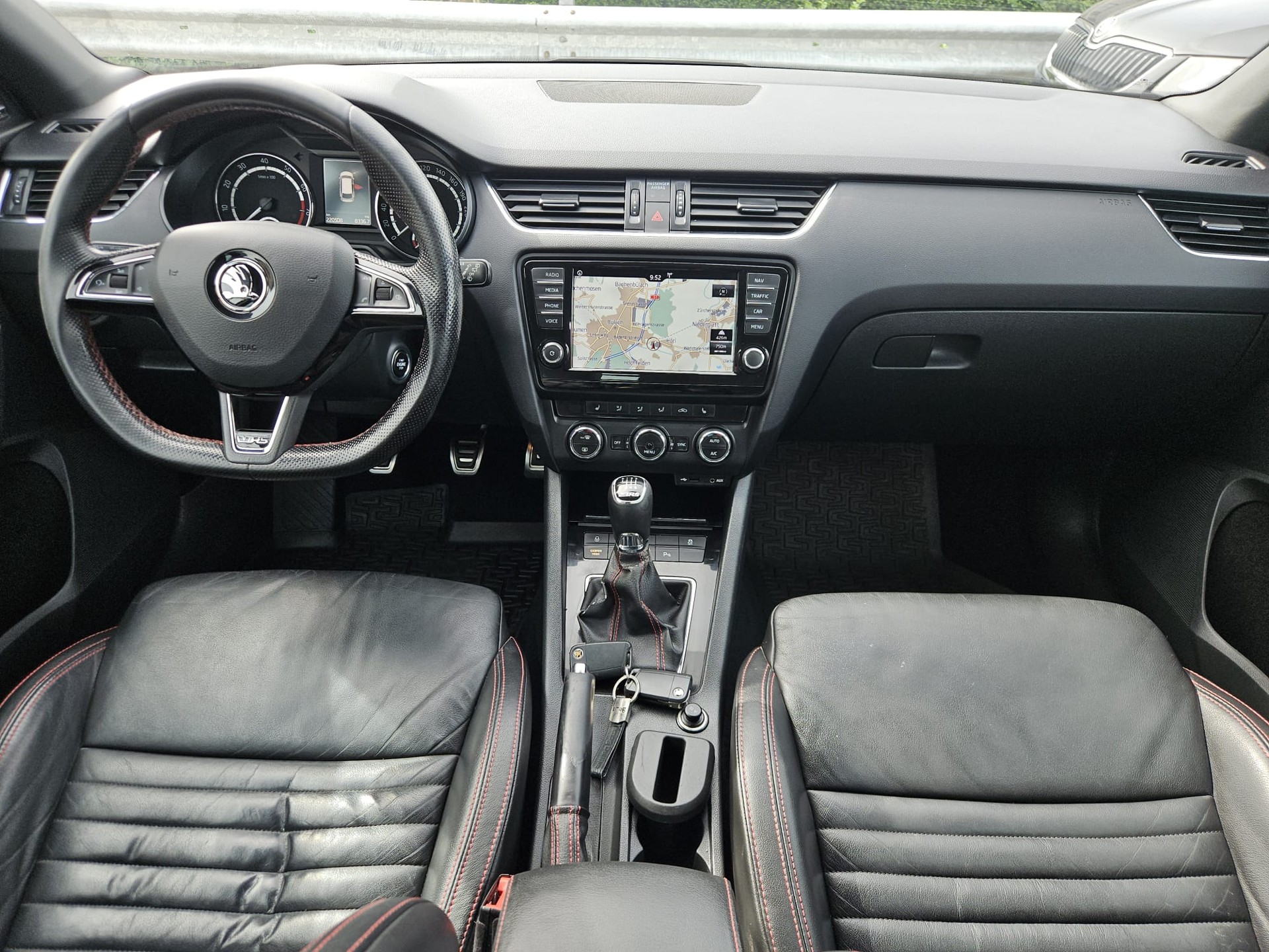SKODA Octavia Combi 2.0 TSI RS 230-image-7