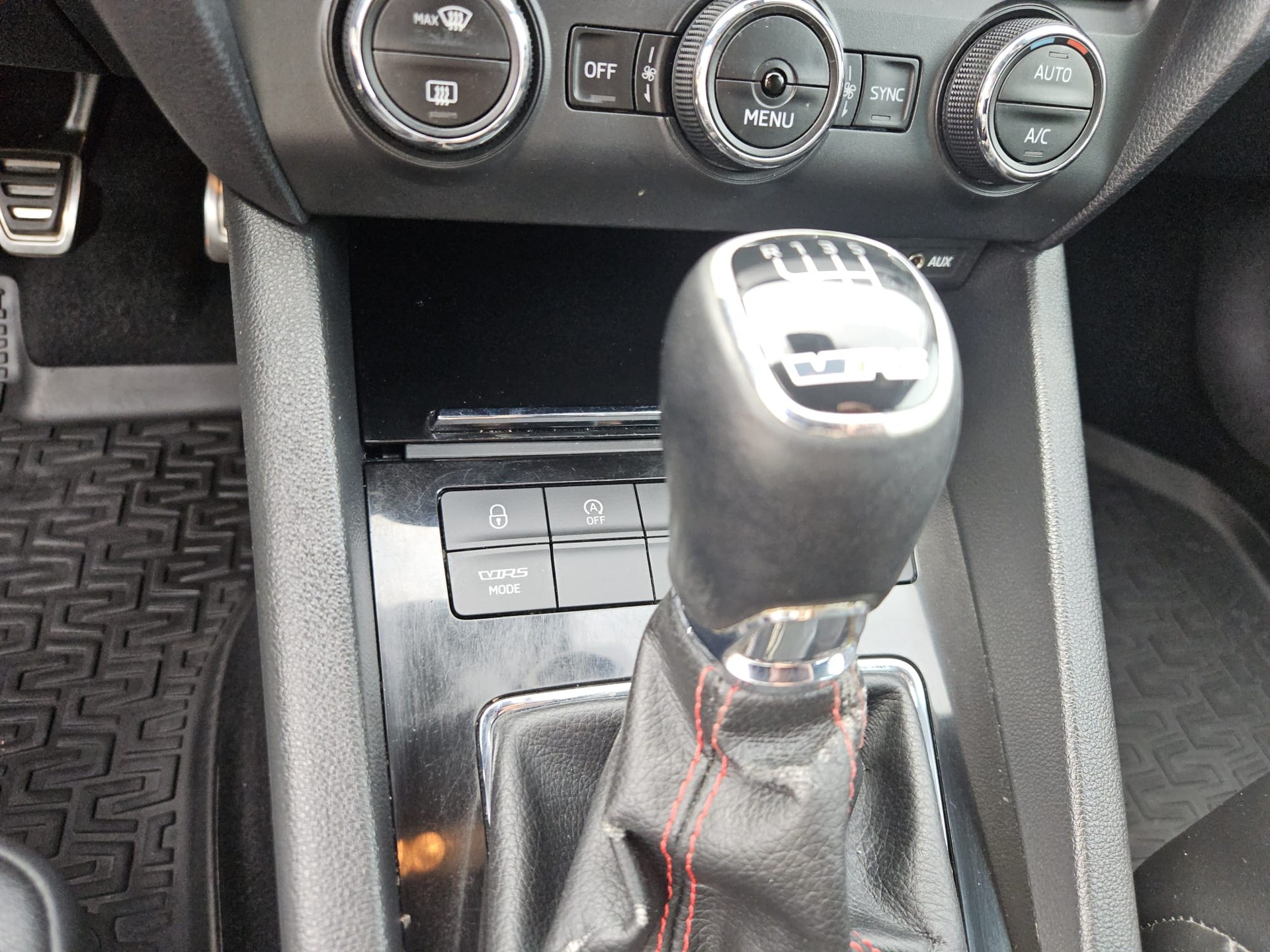 SKODA Octavia Combi 2.0 TSI RS 230-image-10