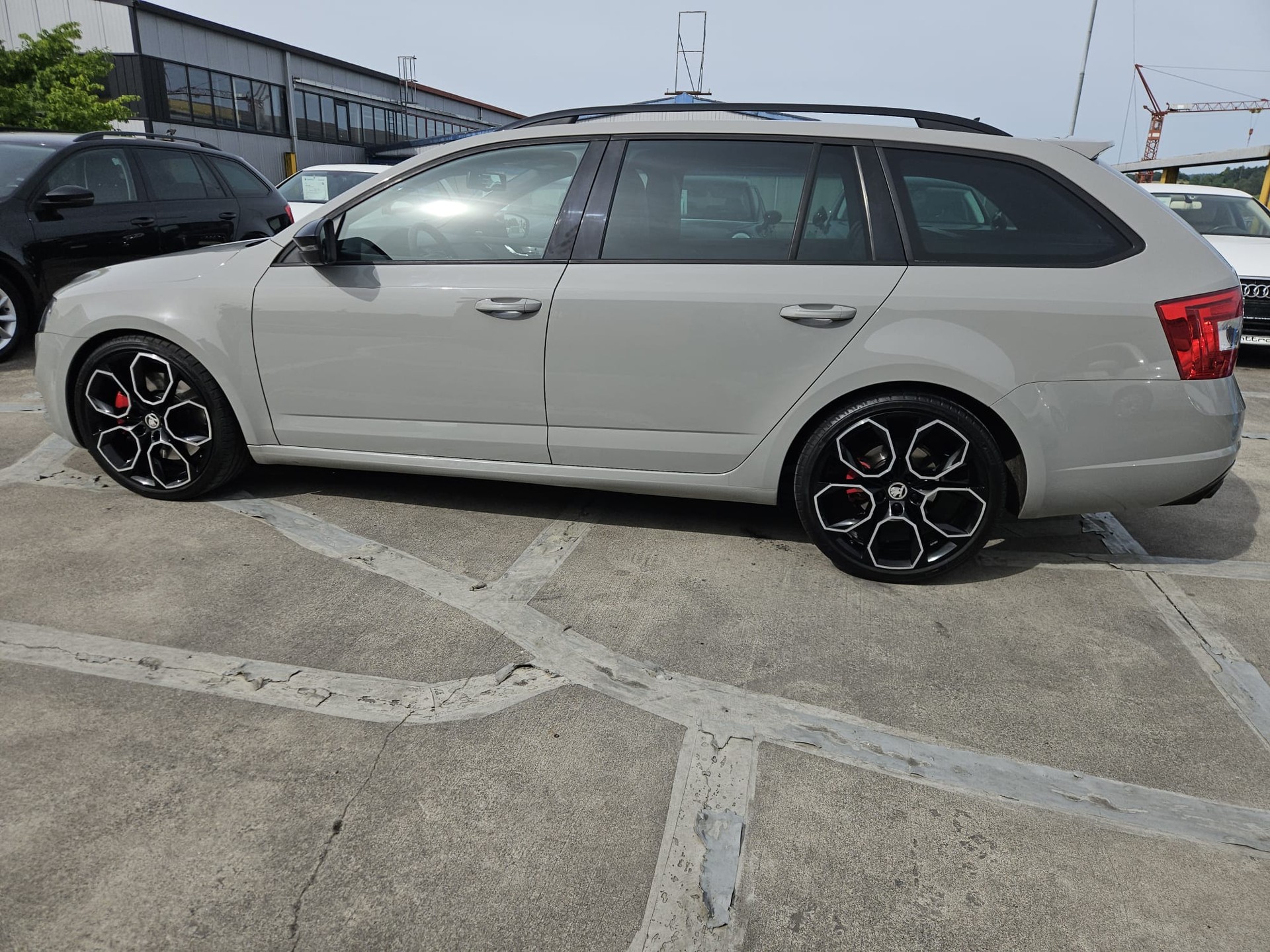 SKODA Octavia Combi 2.0 TSI RS 230-image-1