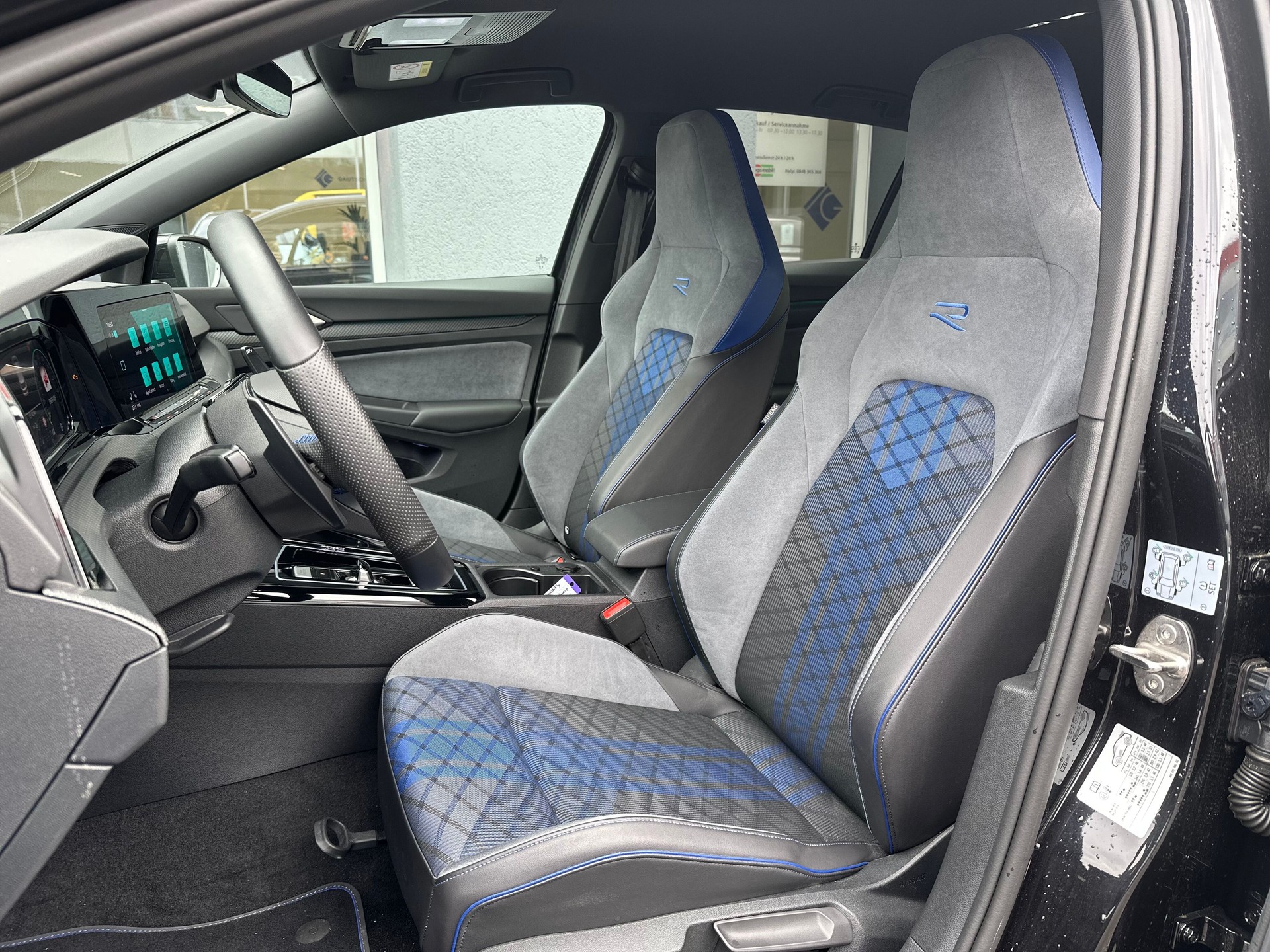 VW Golf 2.0 TSI R DSG 4Motion R Performance-image-4