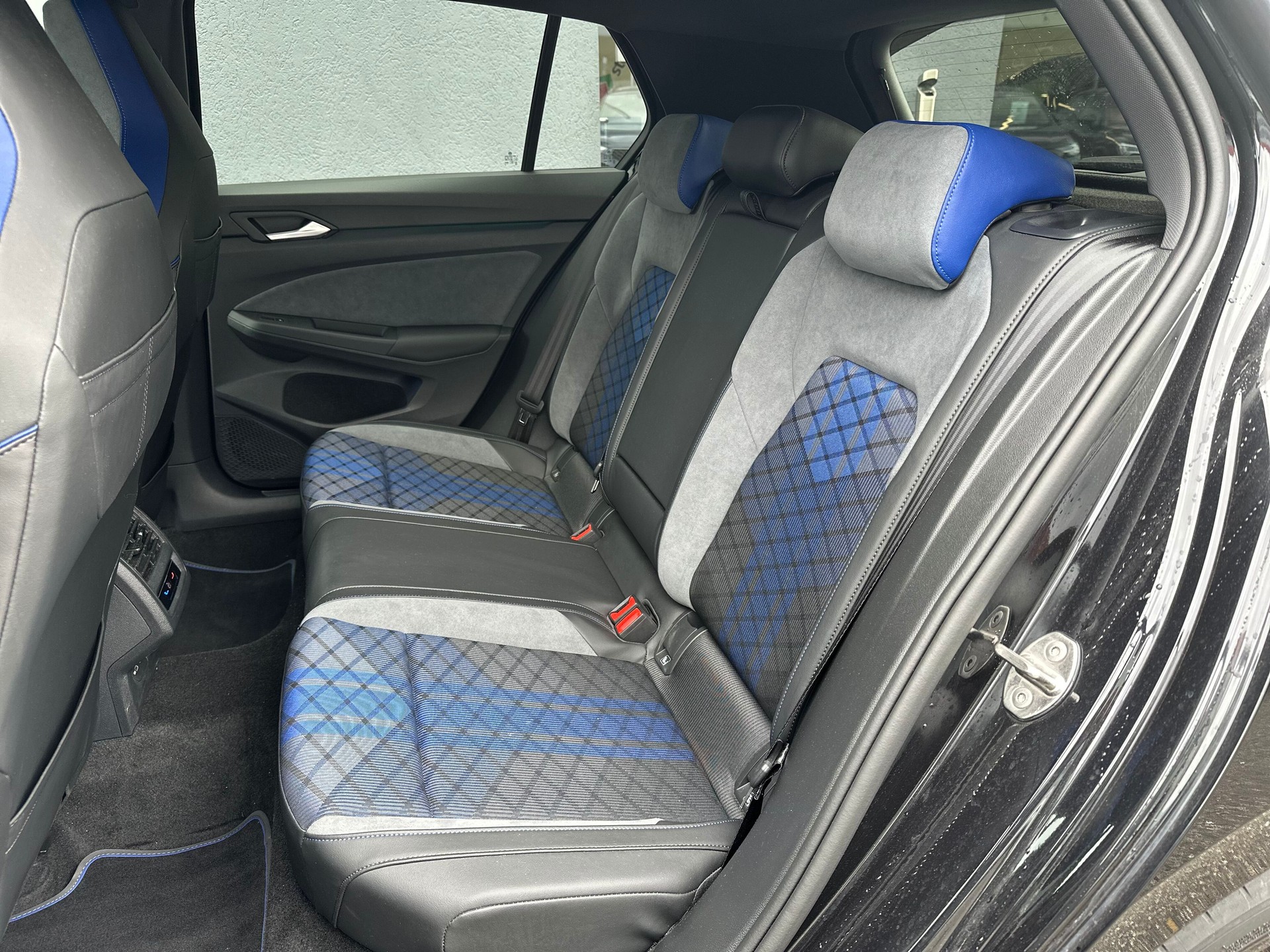 VW Golf 2.0 TSI R DSG 4Motion R Performance-image-7