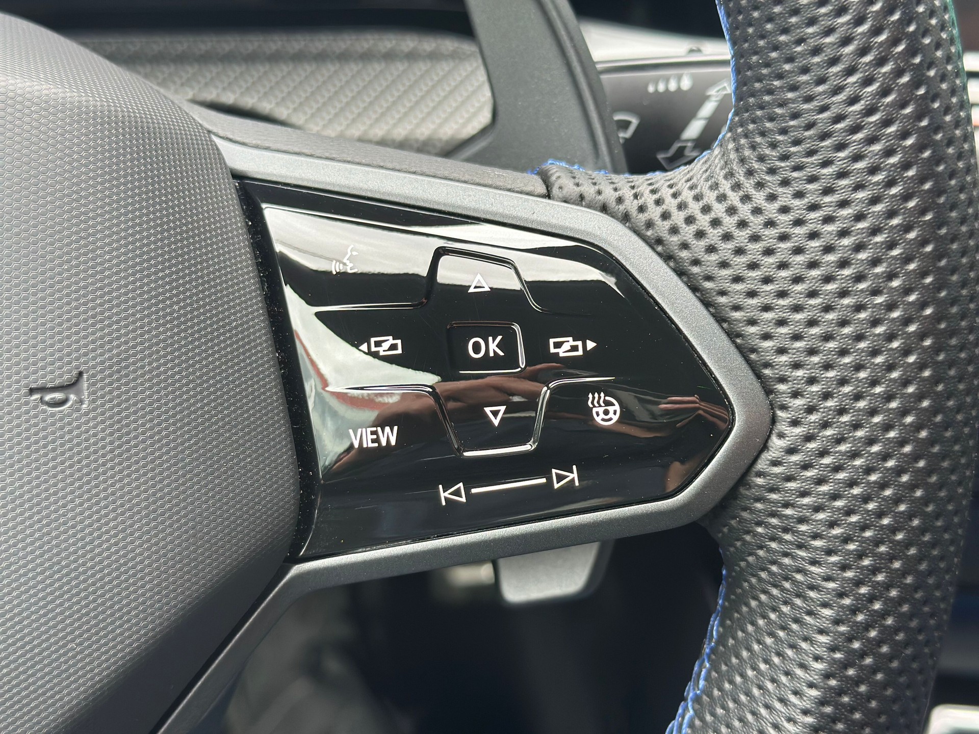 VW Golf 2.0 TSI R DSG 4Motion R Performance-image-13