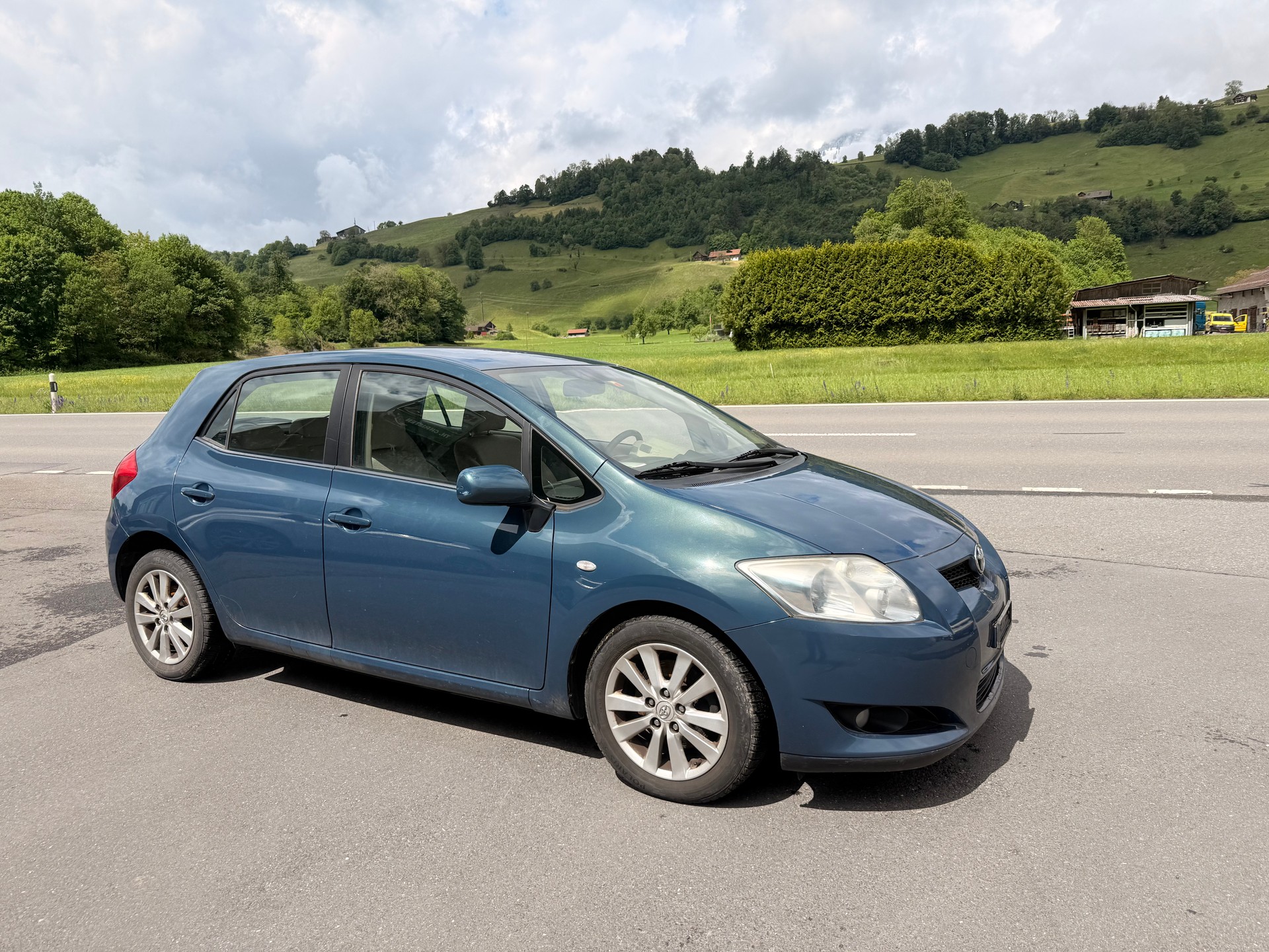 TOYOTA Auris 2.0 D-4D Linea Sol-image-3
