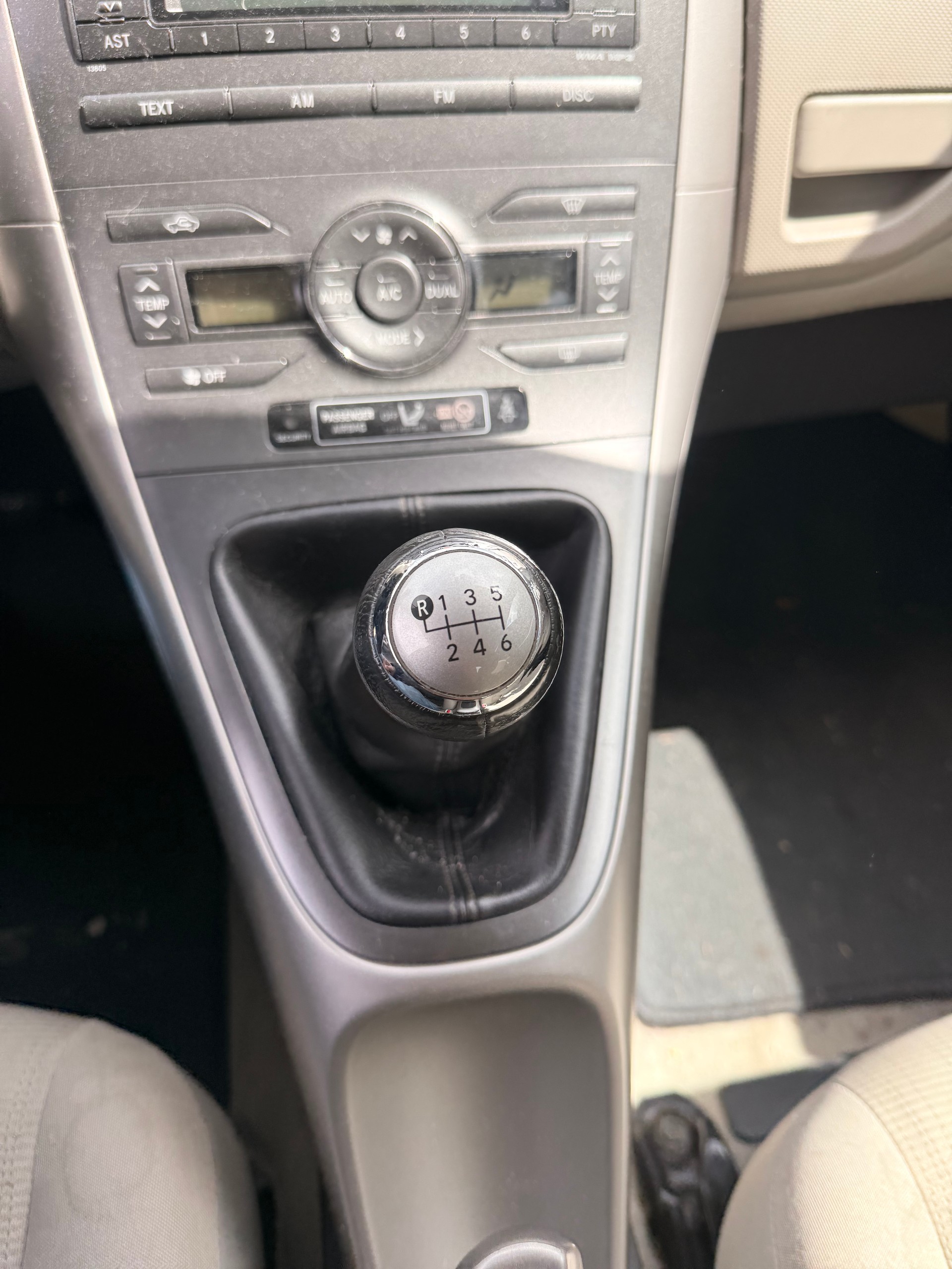 TOYOTA Auris 2.0 D-4D Linea Sol-image-11