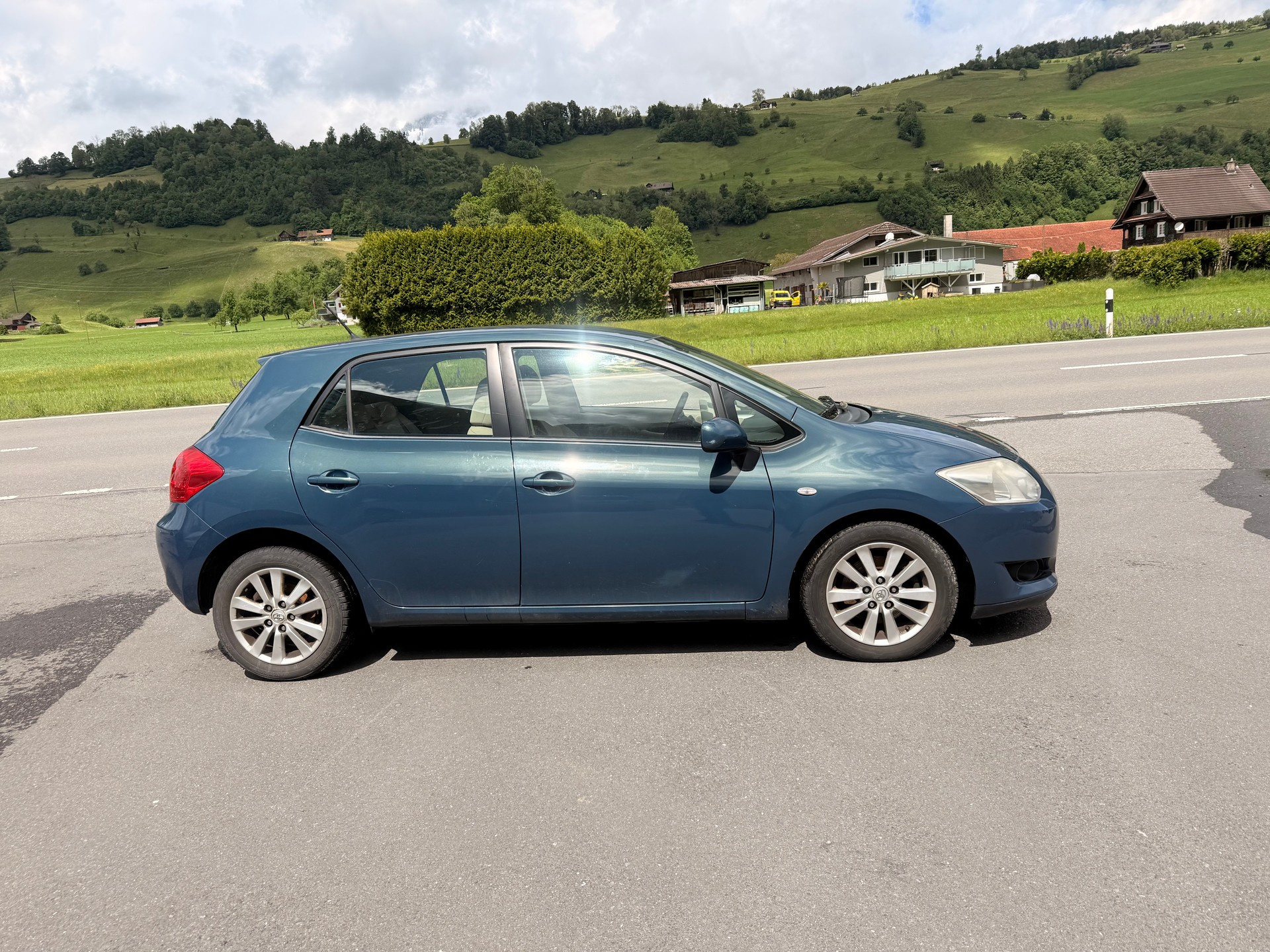 TOYOTA Auris 2.0 D-4D Linea Sol-image-4
