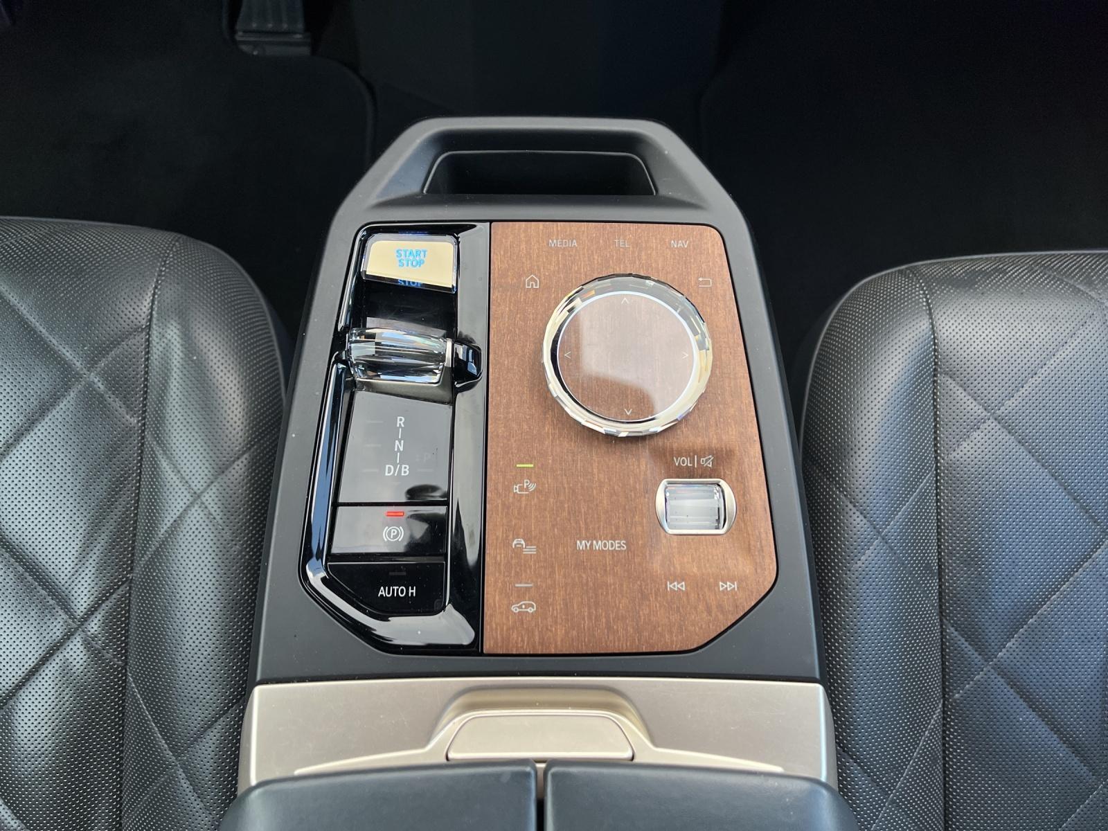 BMW iX xDrive50 (CH)🔋-image-14