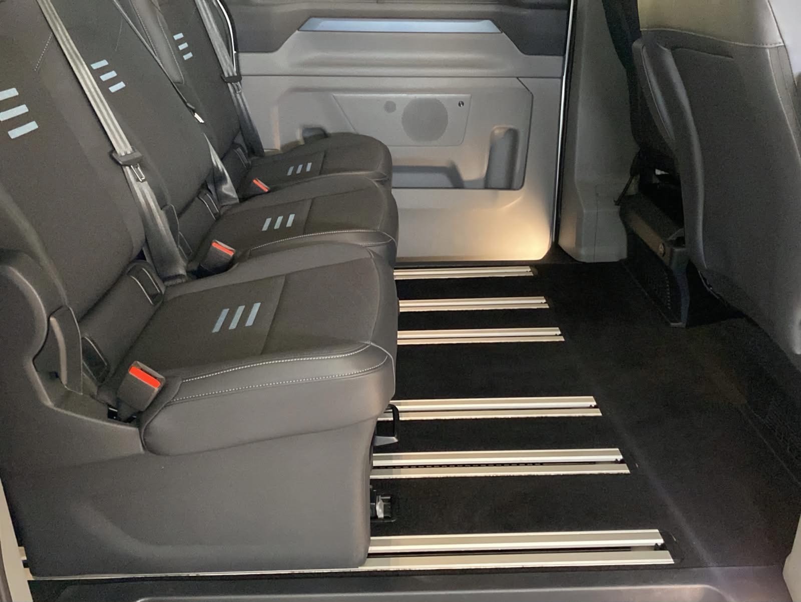 FORD Tourneo Bus 320 L1H1 Active Automat 4x4-image-17