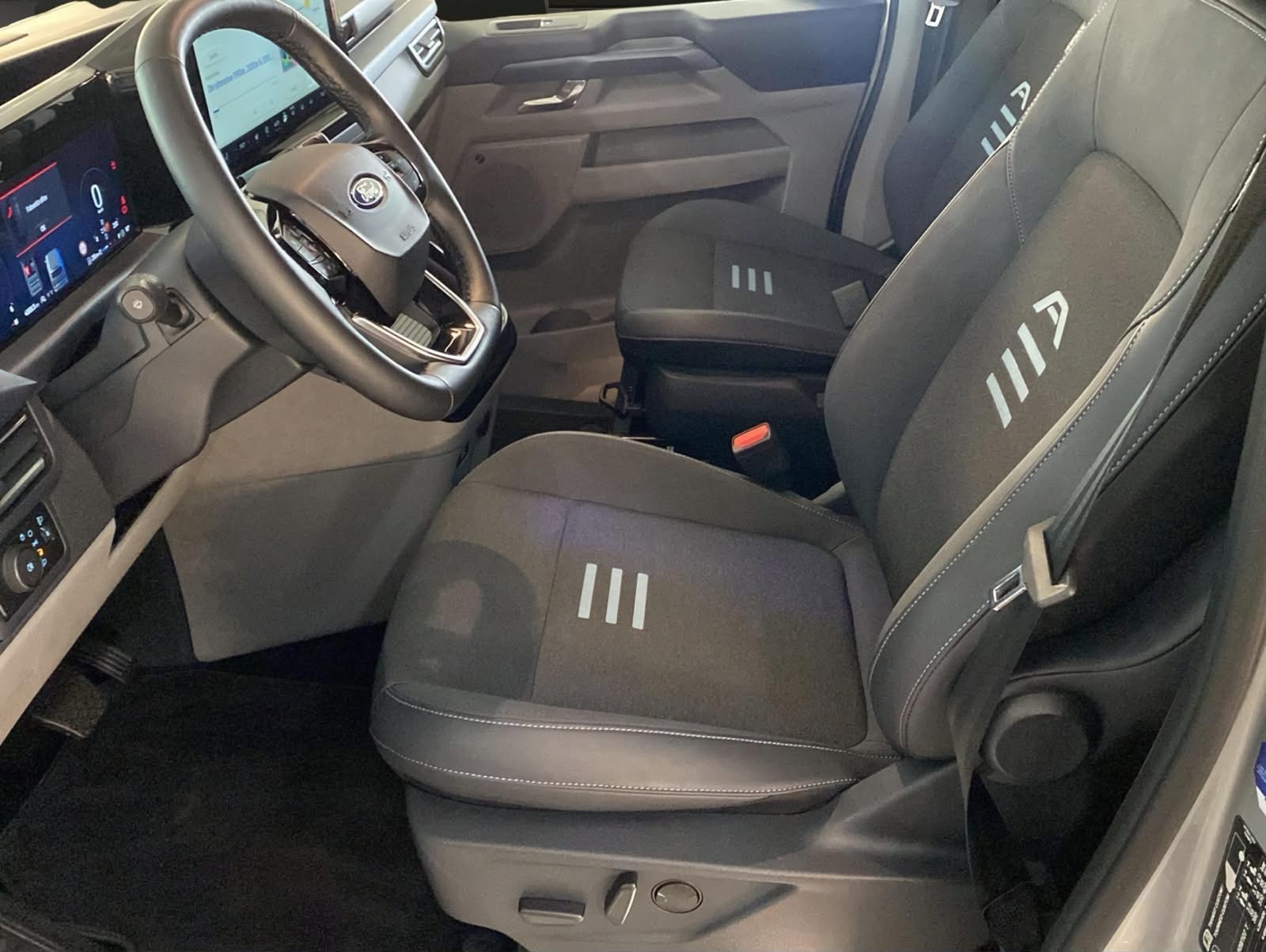 FORD Tourneo Bus 320 L1H1 Active Automat 4x4-showroom-element-3
