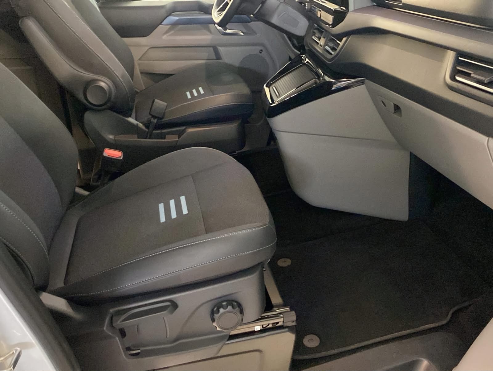 FORD Tourneo Bus 320 L1H1 Active Automat 4x4-image-18
