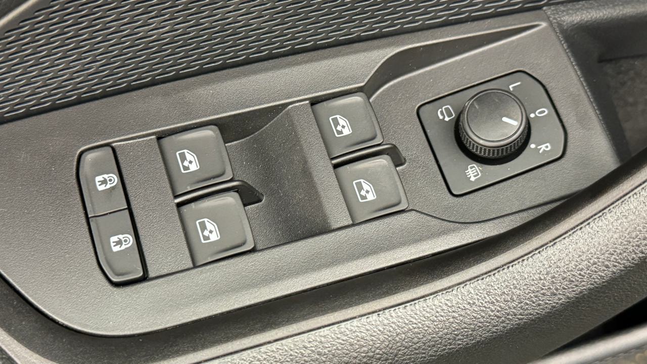 SKODA Octavia Combi 2.0 TSI DSG RS-image-8