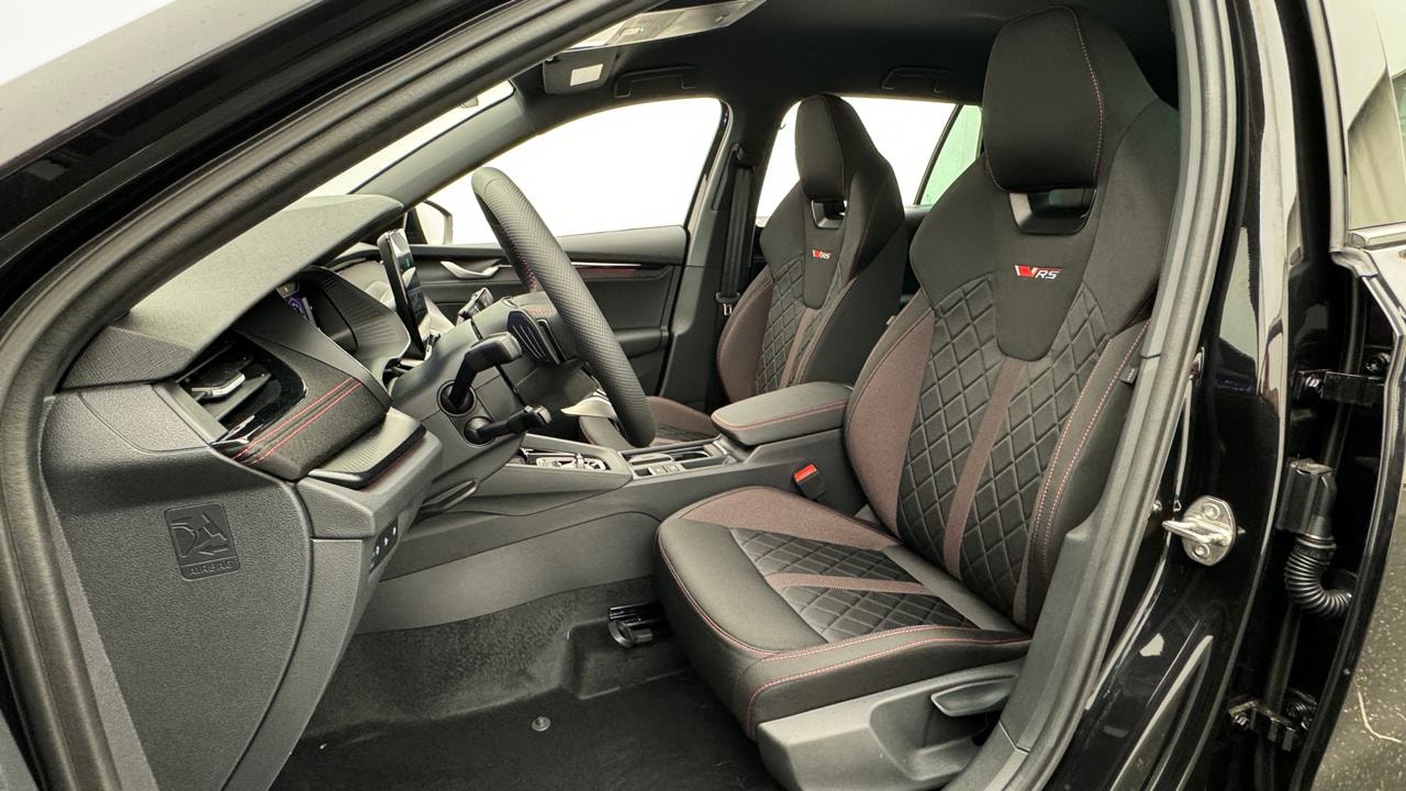 SKODA Octavia Combi 2.0 TSI DSG RS-image-4
