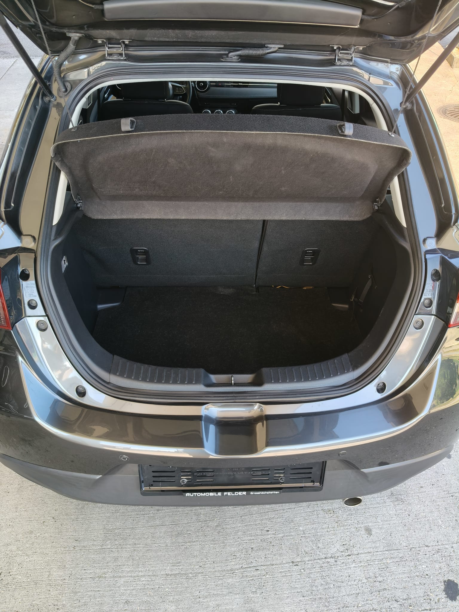 MAZDA 2 SKYACTIV-G 115 Revolution-image-14