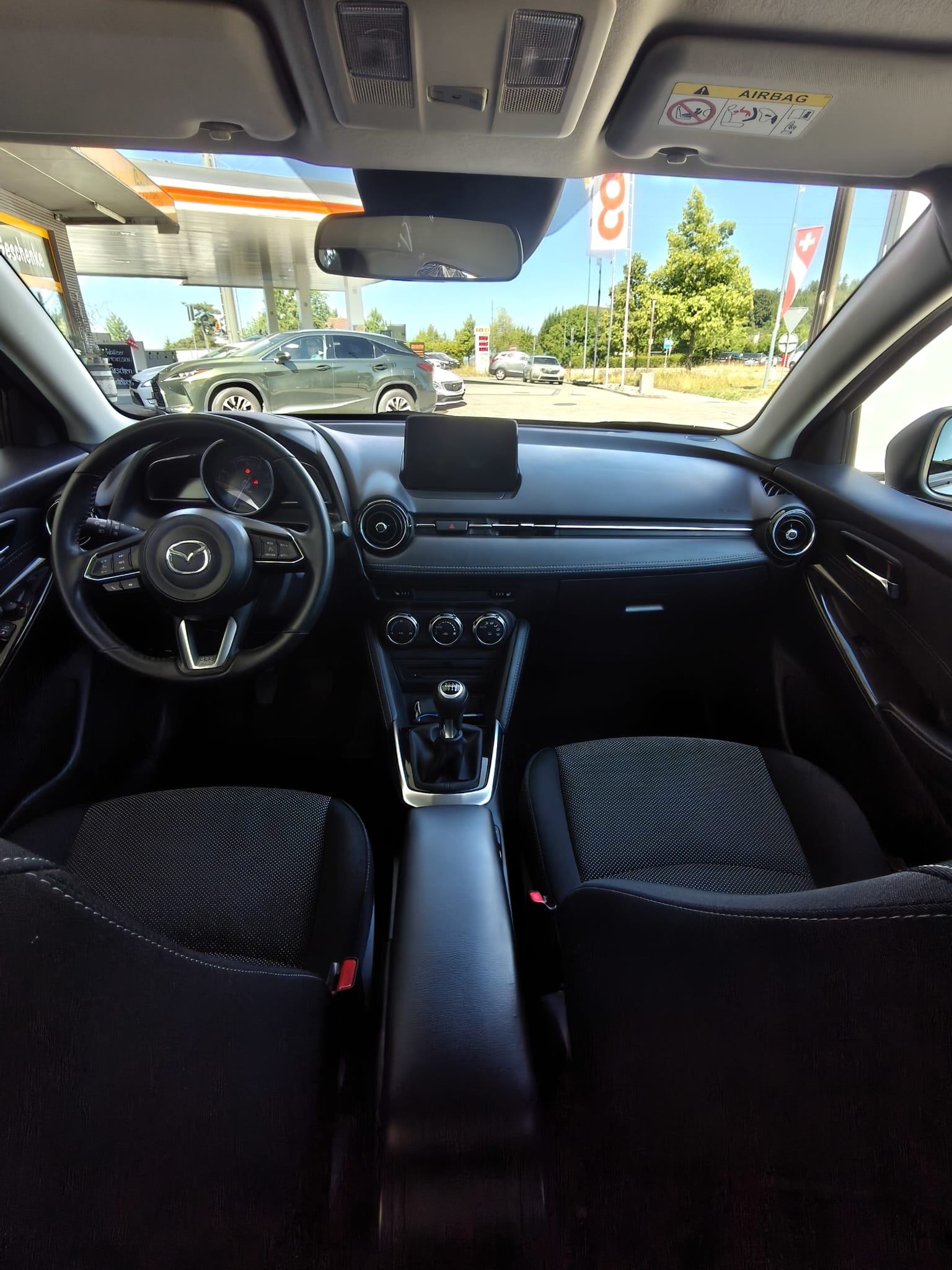 MAZDA 2 SKYACTIV-G 115 Revolution-image-6