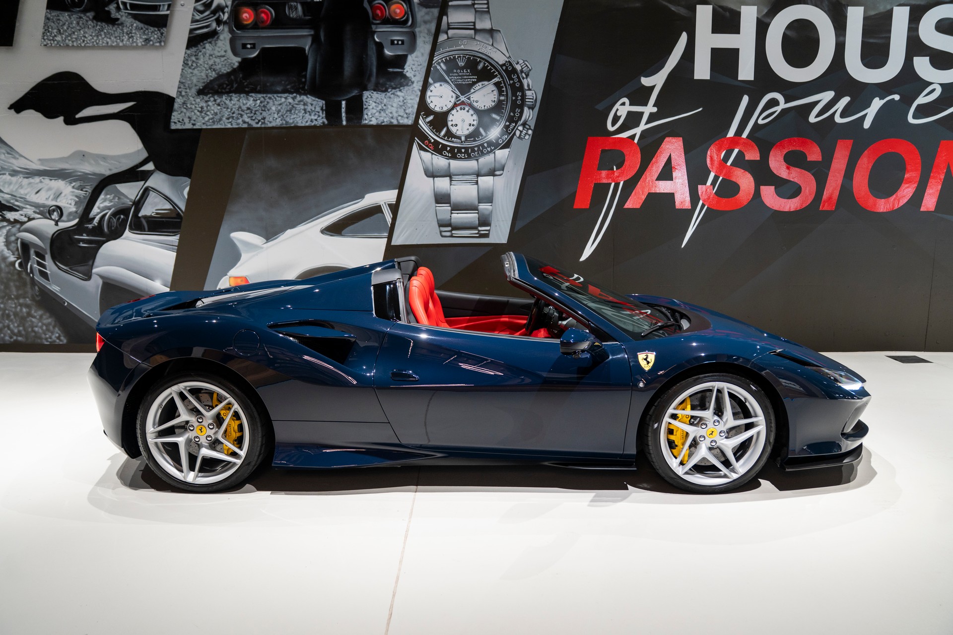 FERRARI F8 Spider-showroom-element-2
