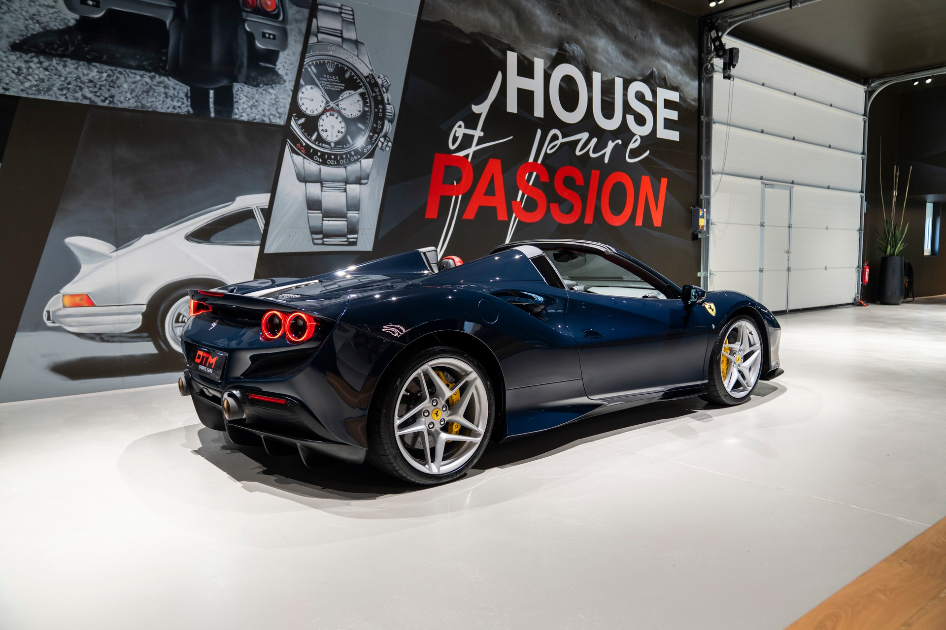 FERRARI F8 Spider-showroom-element-3