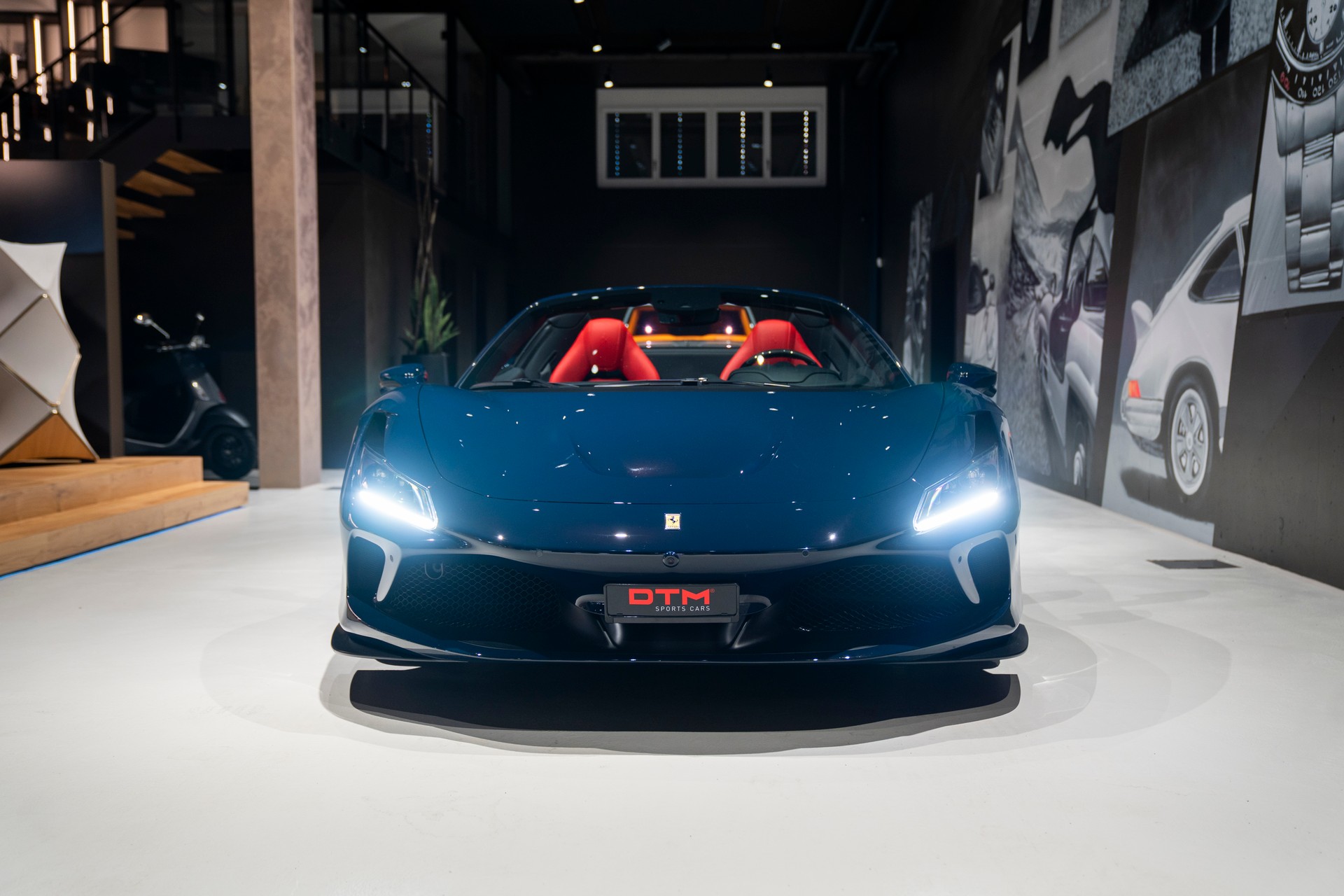 FERRARI F8 Spider-showroom-element-1