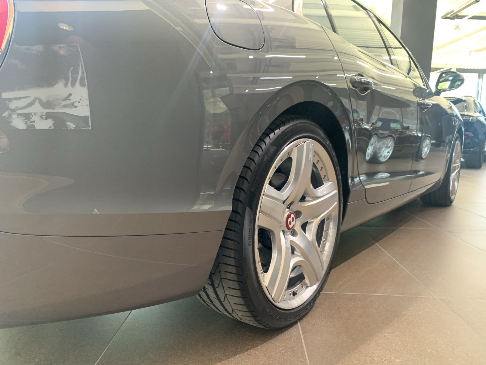 BENTLEY Flying Spur 4.0-image-16