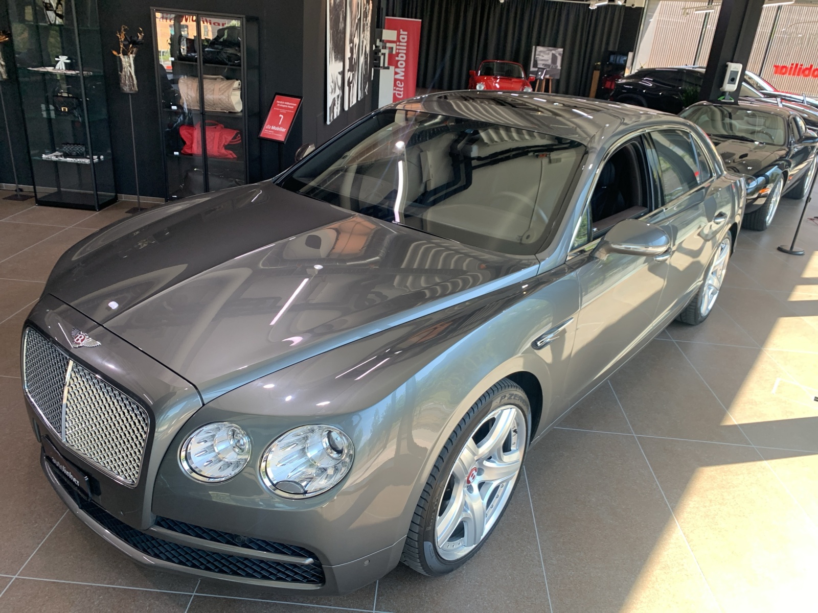 BENTLEY Flying Spur 4.0-image-13