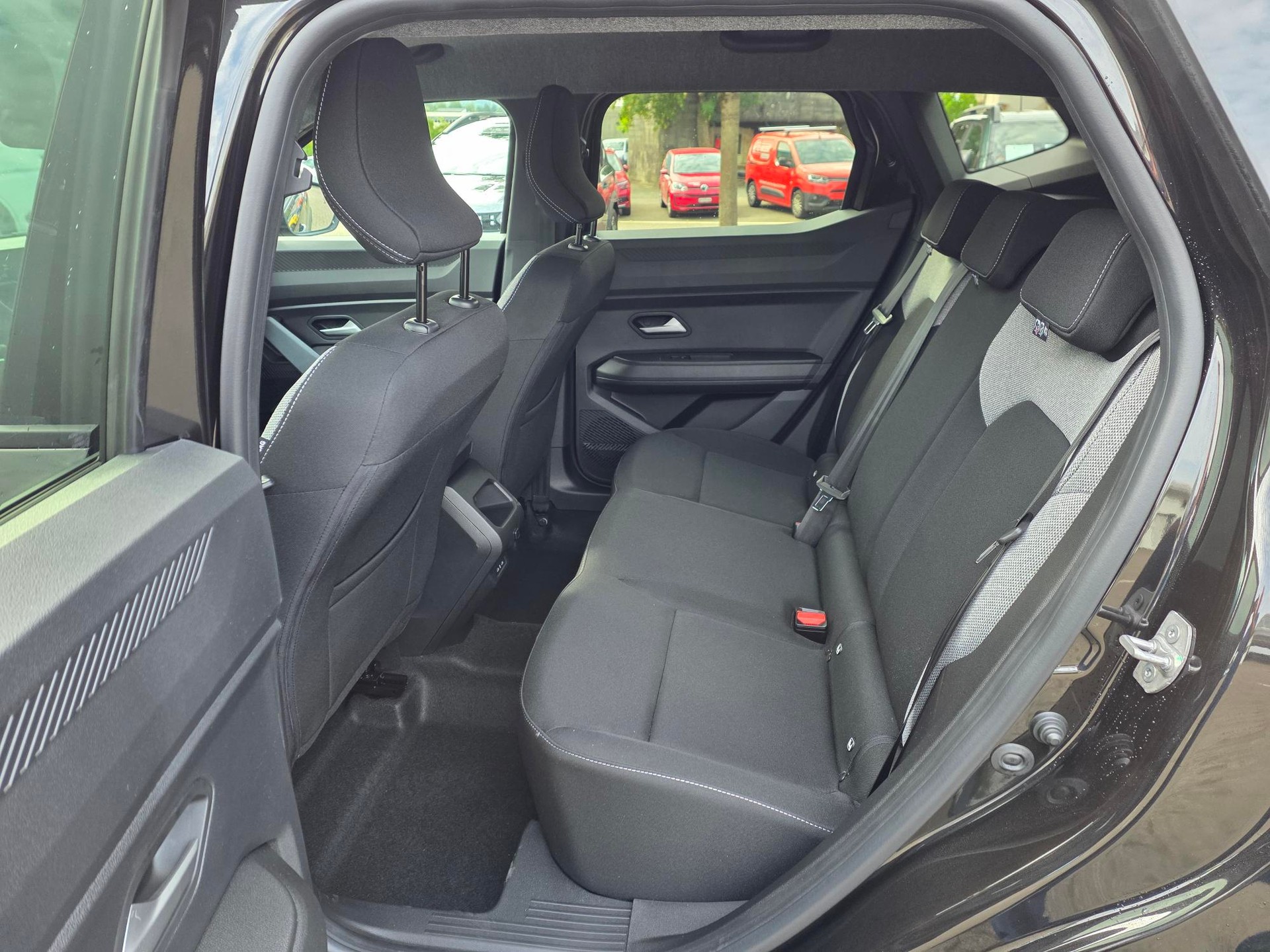 DACIA Duster 1.2 Hybrid Journey 4WD-image-6