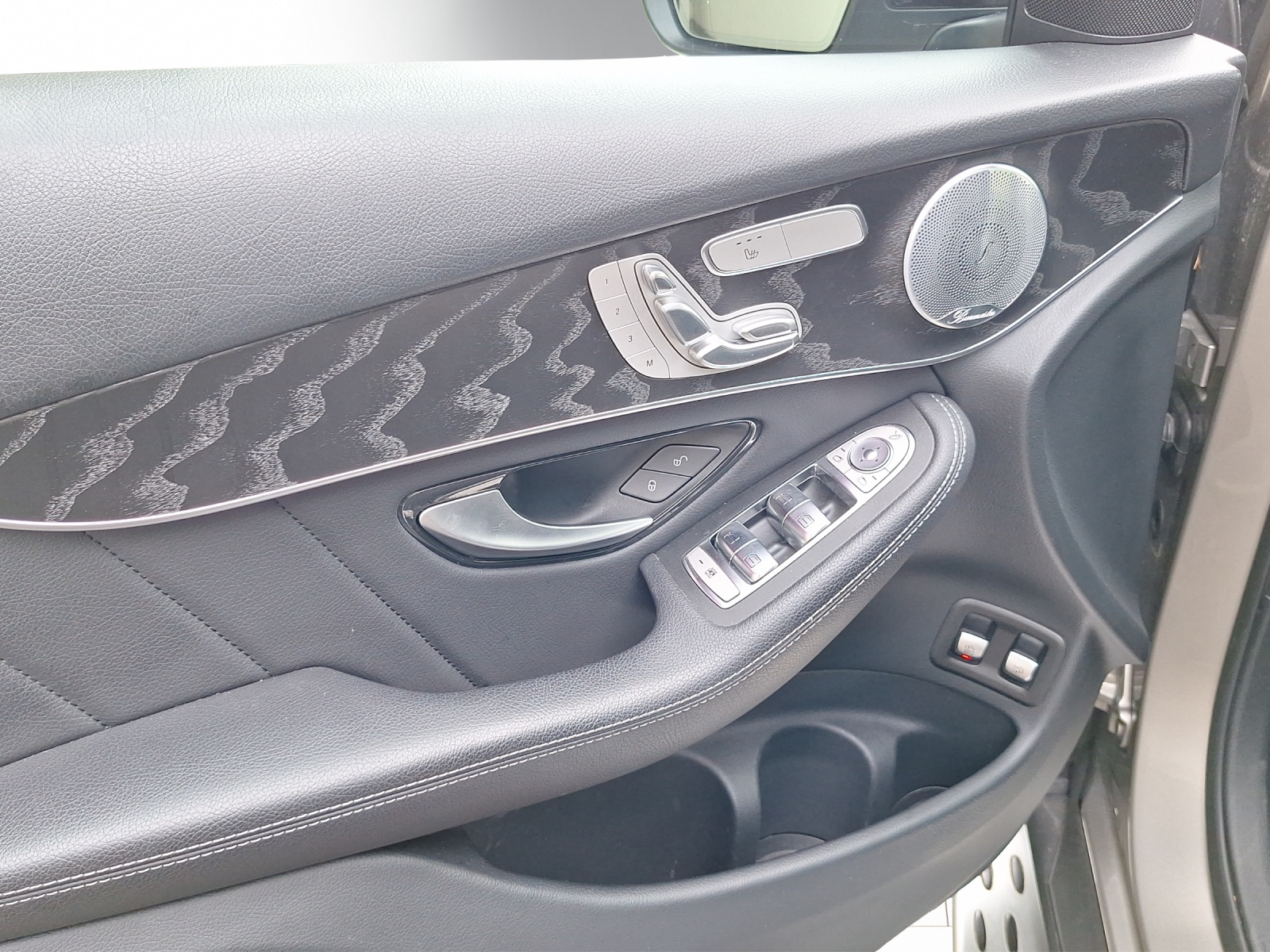 MERCEDES-BENZ GLC 300 AMG Line 4m Coupé-image-10