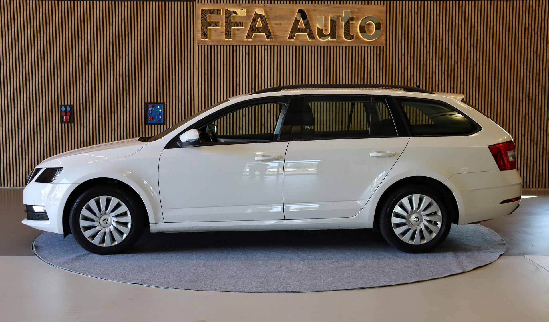 SKODA Octavia Combi 2.0 TDI 184 PS Ambition 4x4 DSG-image-9