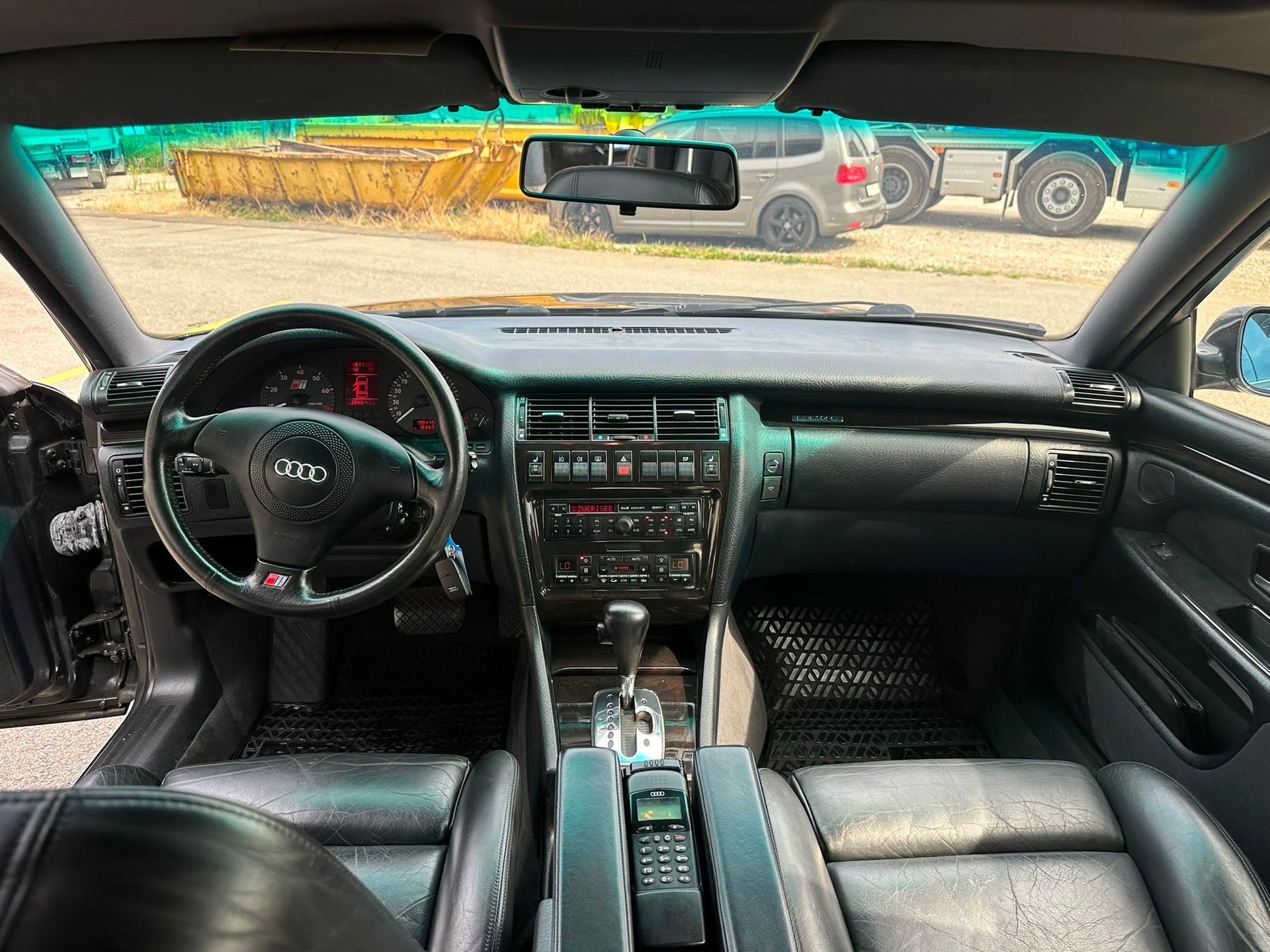 AUDI S8 4.2 quattro-image-8
