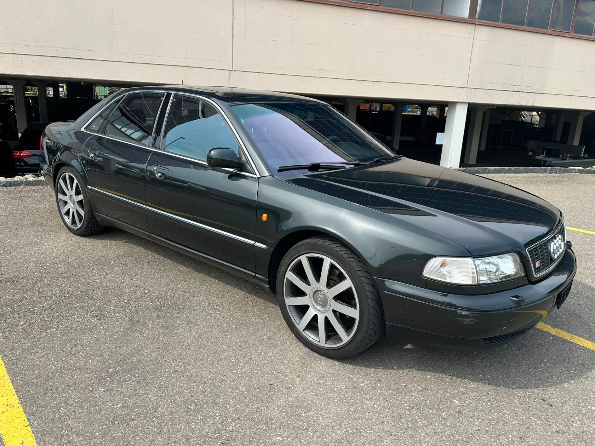 AUDI S8 4.2 quattro-image-1