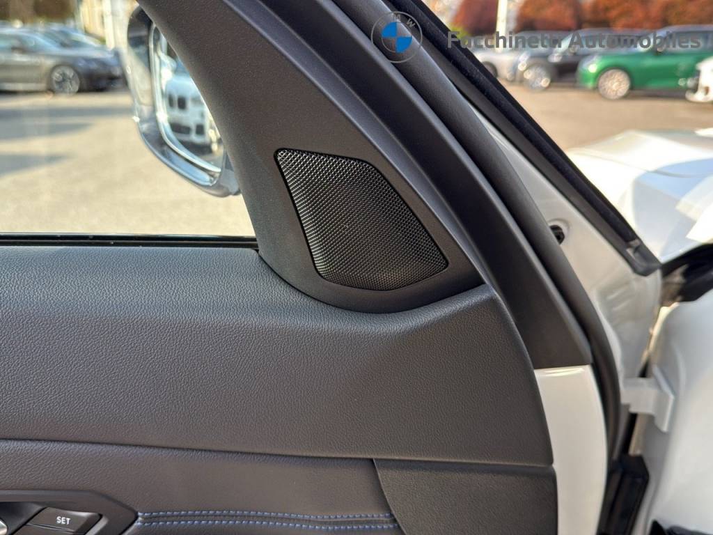 BMW 330d xDrive 48V Touring Steptronic M Sport-image-14