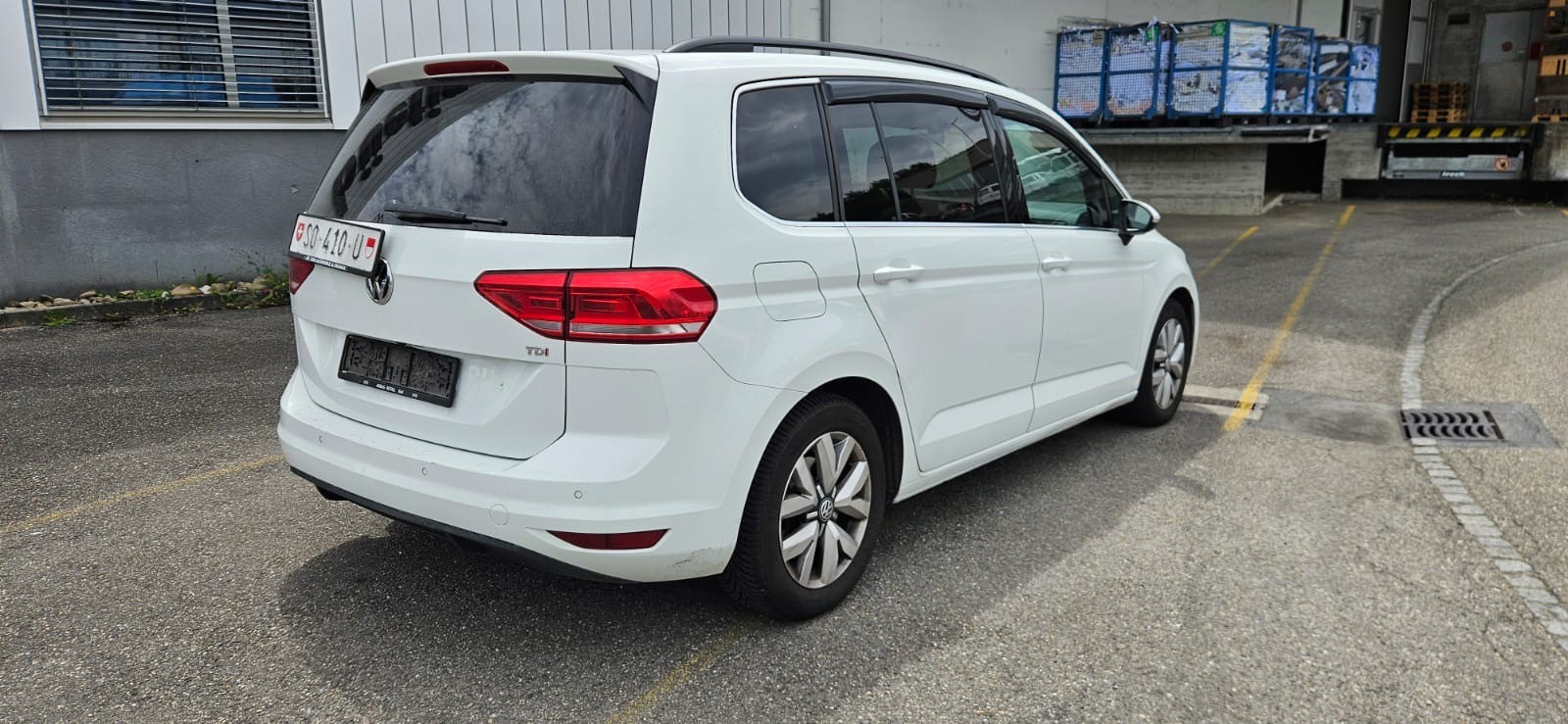VW Touran 1.6 TDI BlueMotion Technology Trendline-image-7