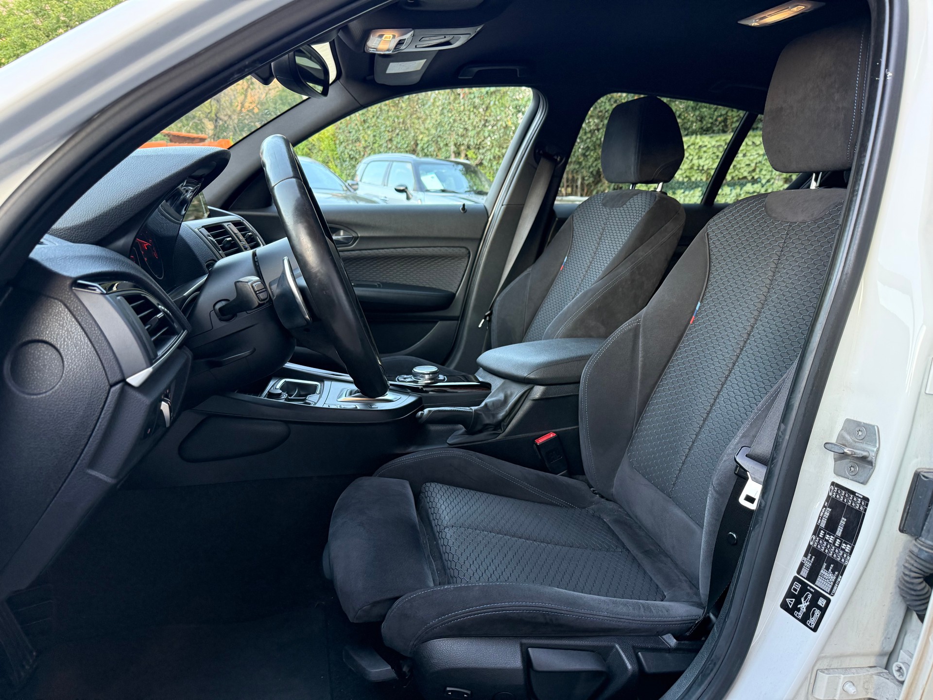 BMW 120d xDrive M Sport Steptronic-image-12