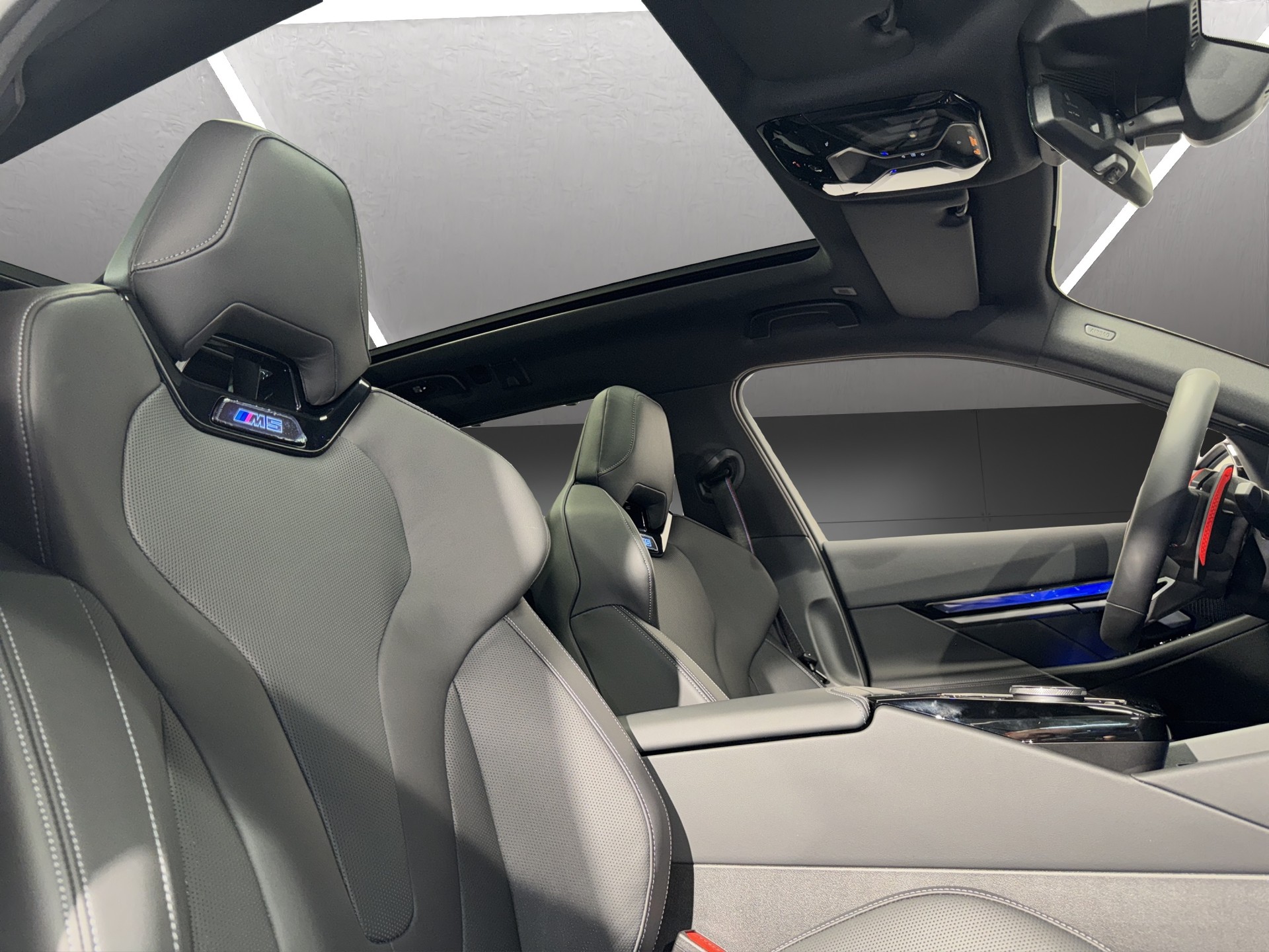 BMW M5 xDrive Touring-image-11