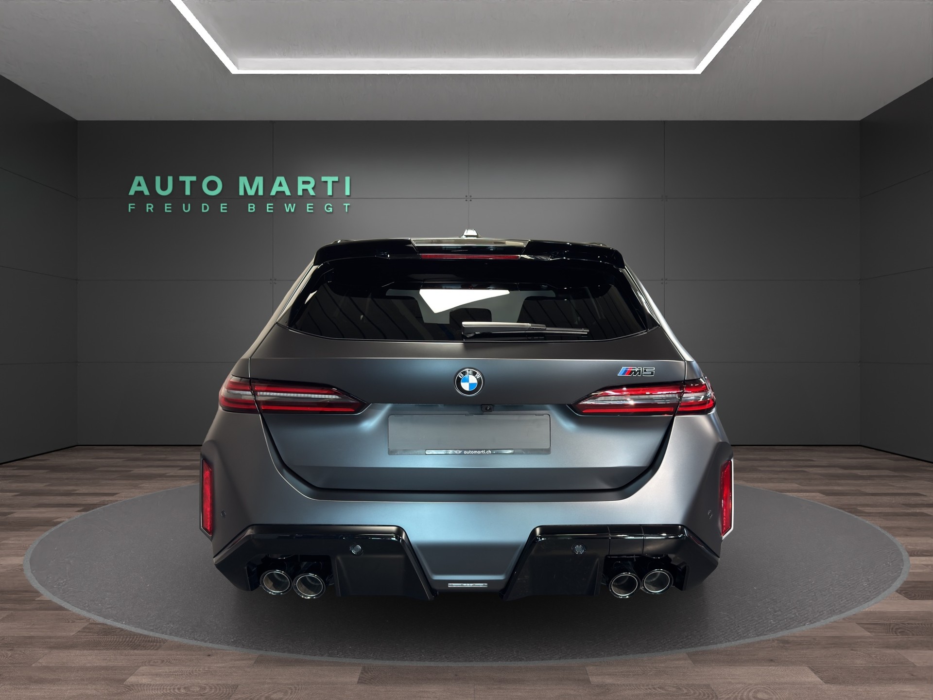 BMW M5 xDrive Touring-image-4