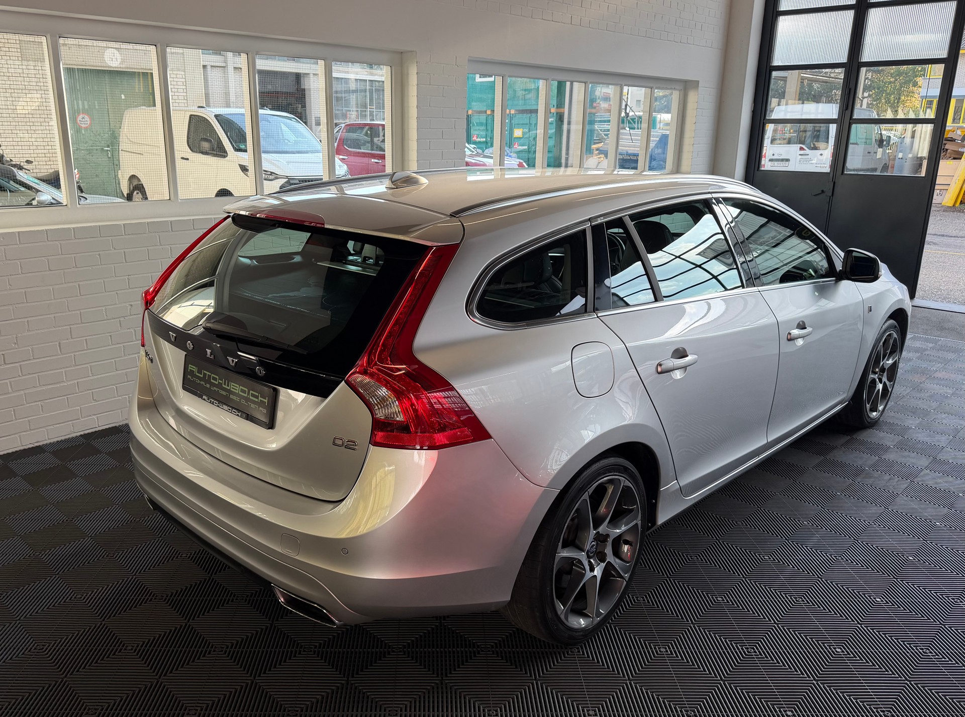 VOLVO V60 D2 OceanRace Geartronic-showroom-element-2