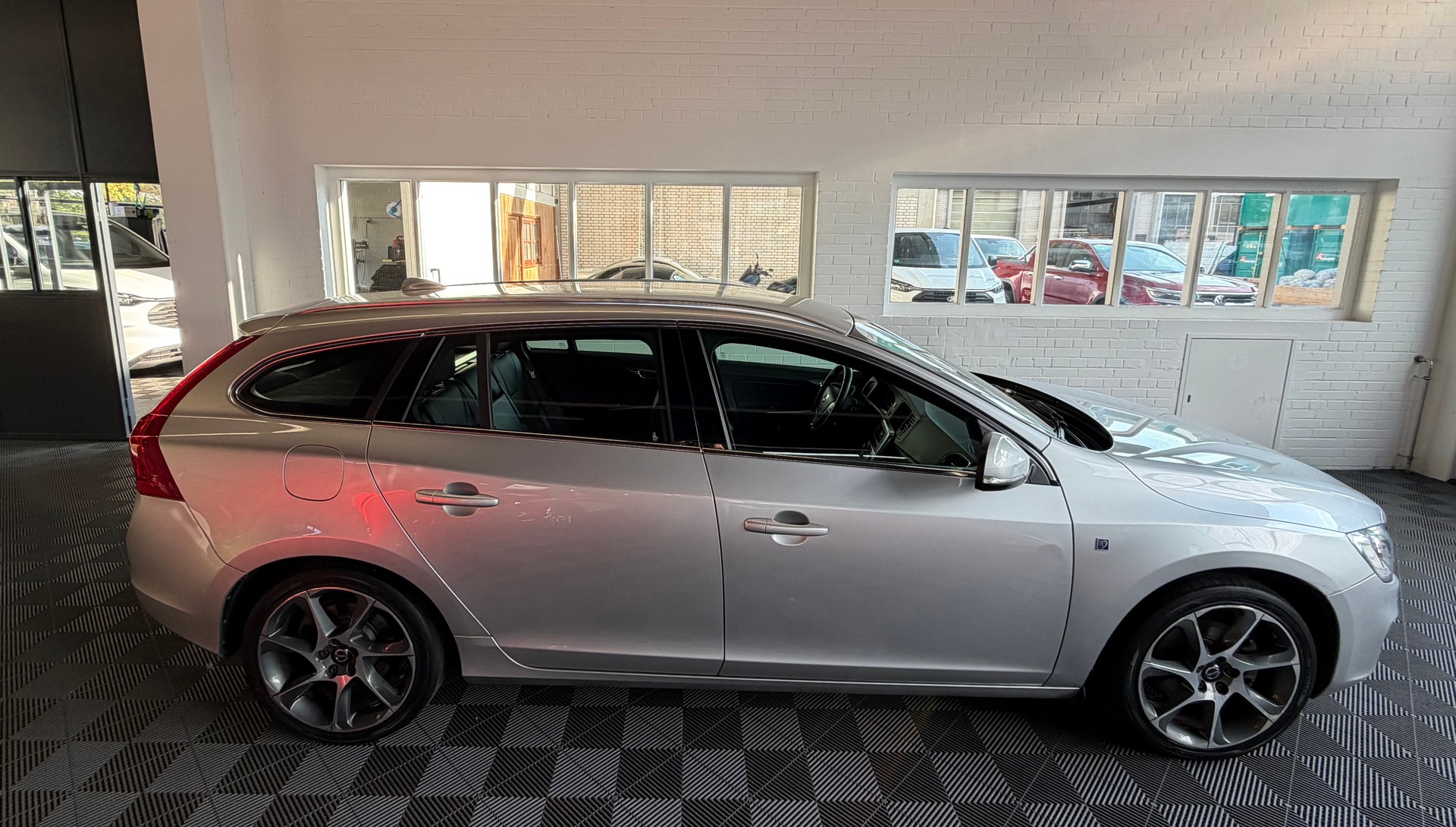 VOLVO V60 D2 OceanRace Geartronic-showroom-element-1