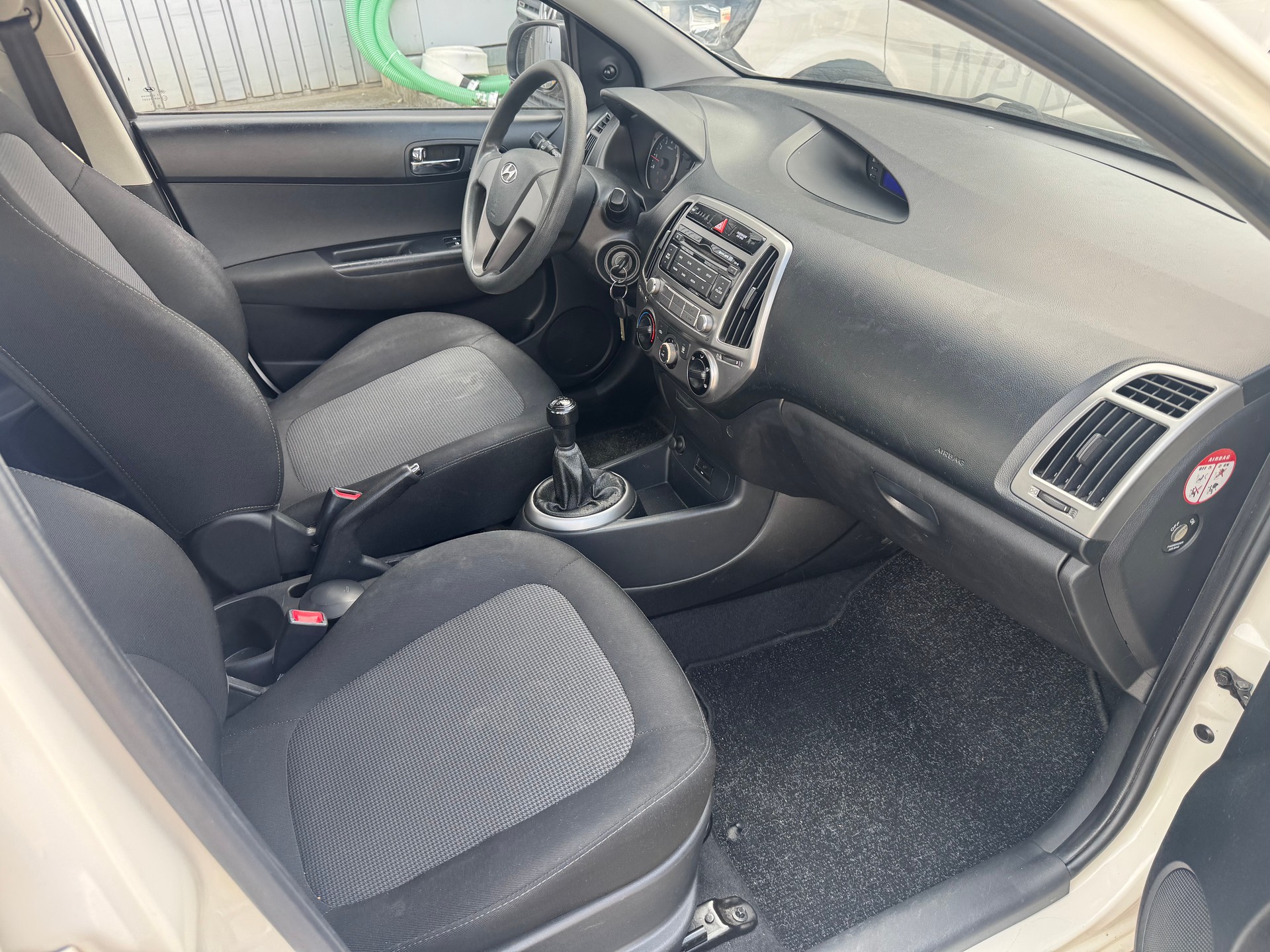 HYUNDAI i20 1.2 Comfort-image-6
