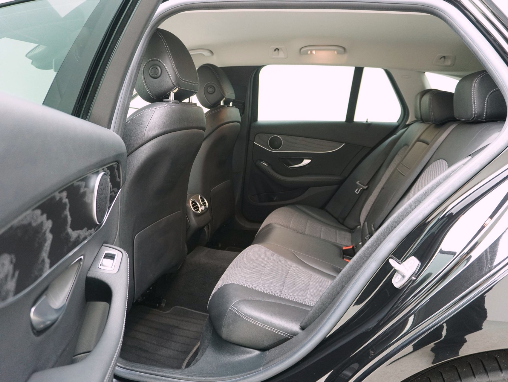 MERCEDES-BENZ C-Klasse C 300 de Avantgarde Kombi-image-10