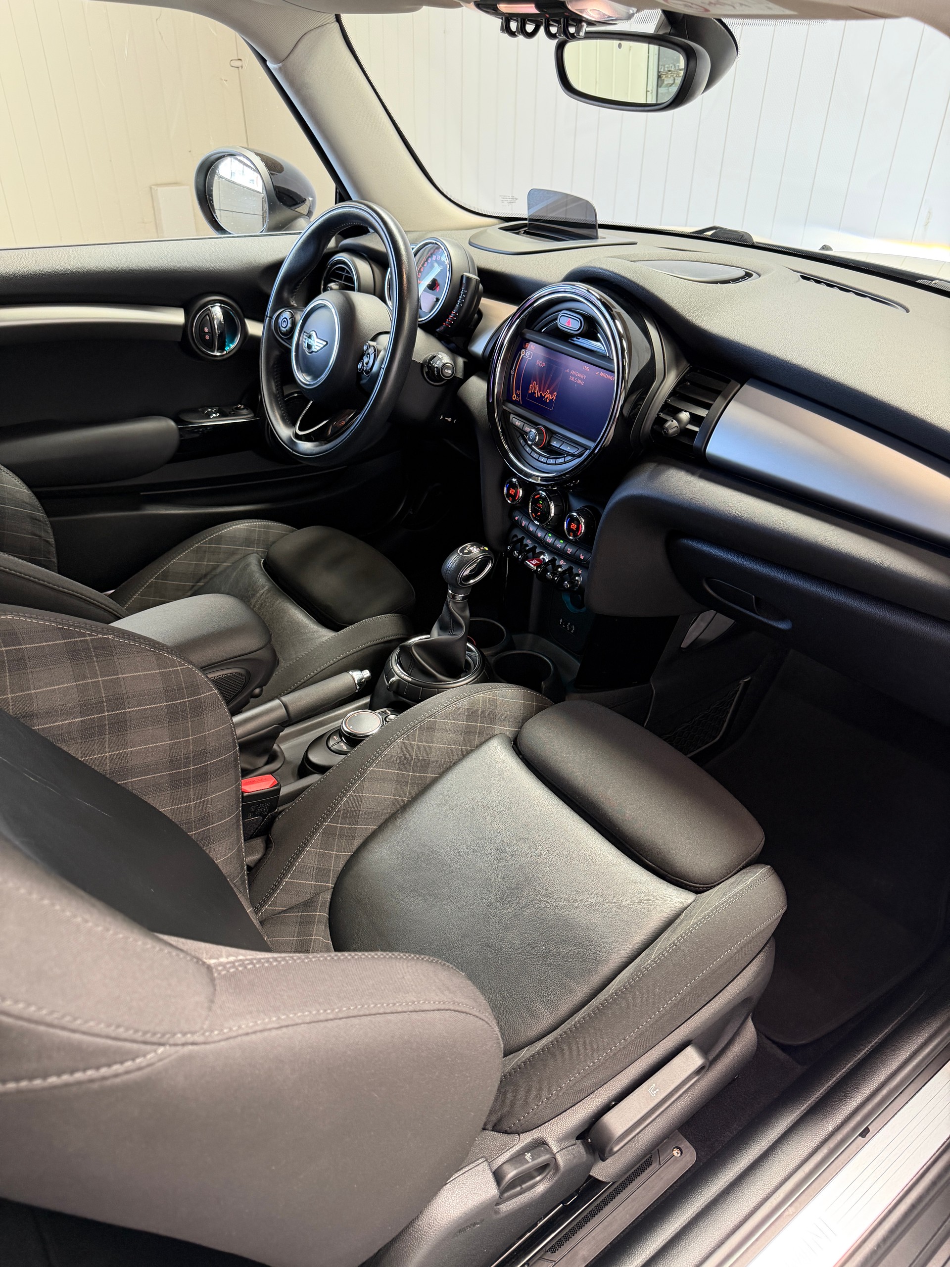 MINI Cooper 1.5 Automatik-image-12
