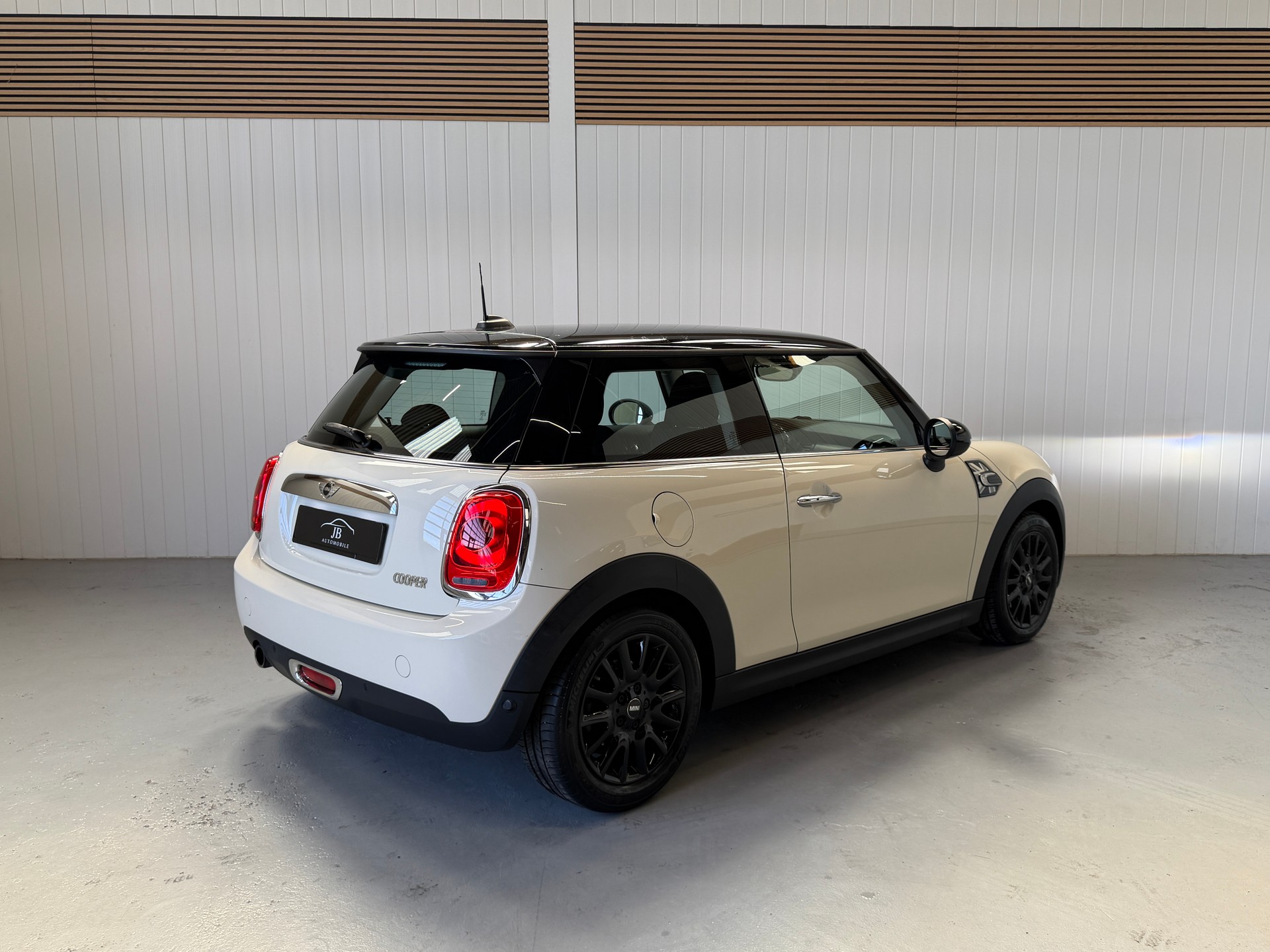 MINI Cooper 1.5 Automatik-image-4
