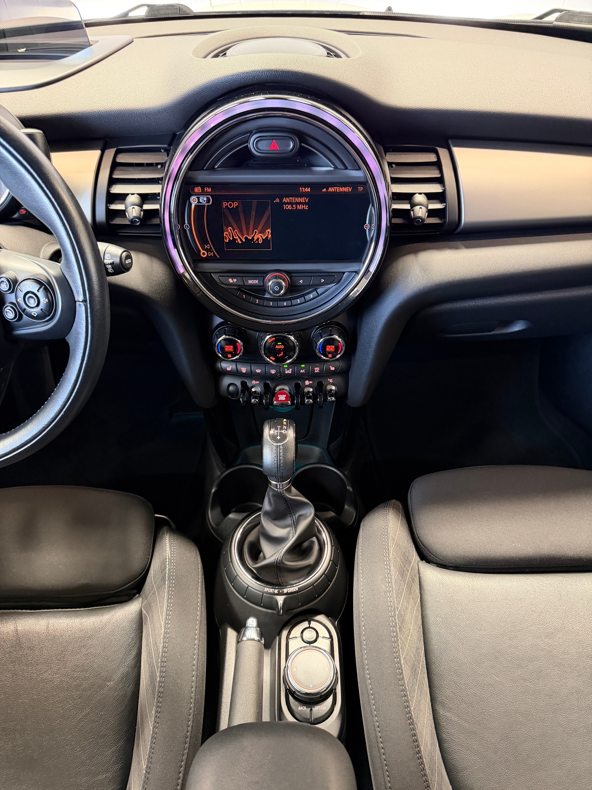 MINI Cooper 1.5 Automatik-image-13