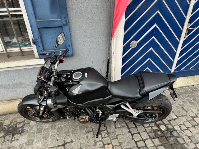 HONDA CB 650 R E-Clutch Inkl. Heckumbau und Racing Fussraster-image-3