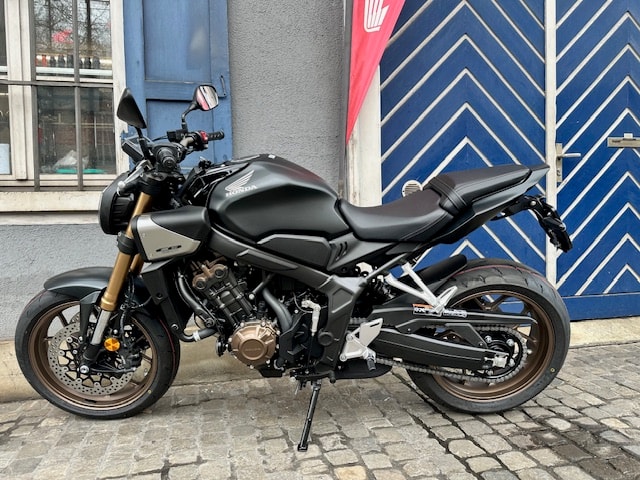 HONDA CB 650 R E-Clutch Inkl. Heckumbau und Racing Fussraster-image-2