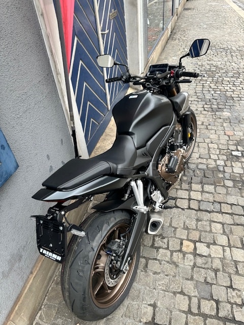 HONDA CB 650 R E-Clutch Inkl. Heckumbau und Racing Fussraster-image-11