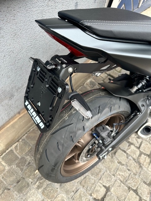 HONDA CB 650 R E-Clutch Inkl. Heckumbau und Racing Fussraster-image-1