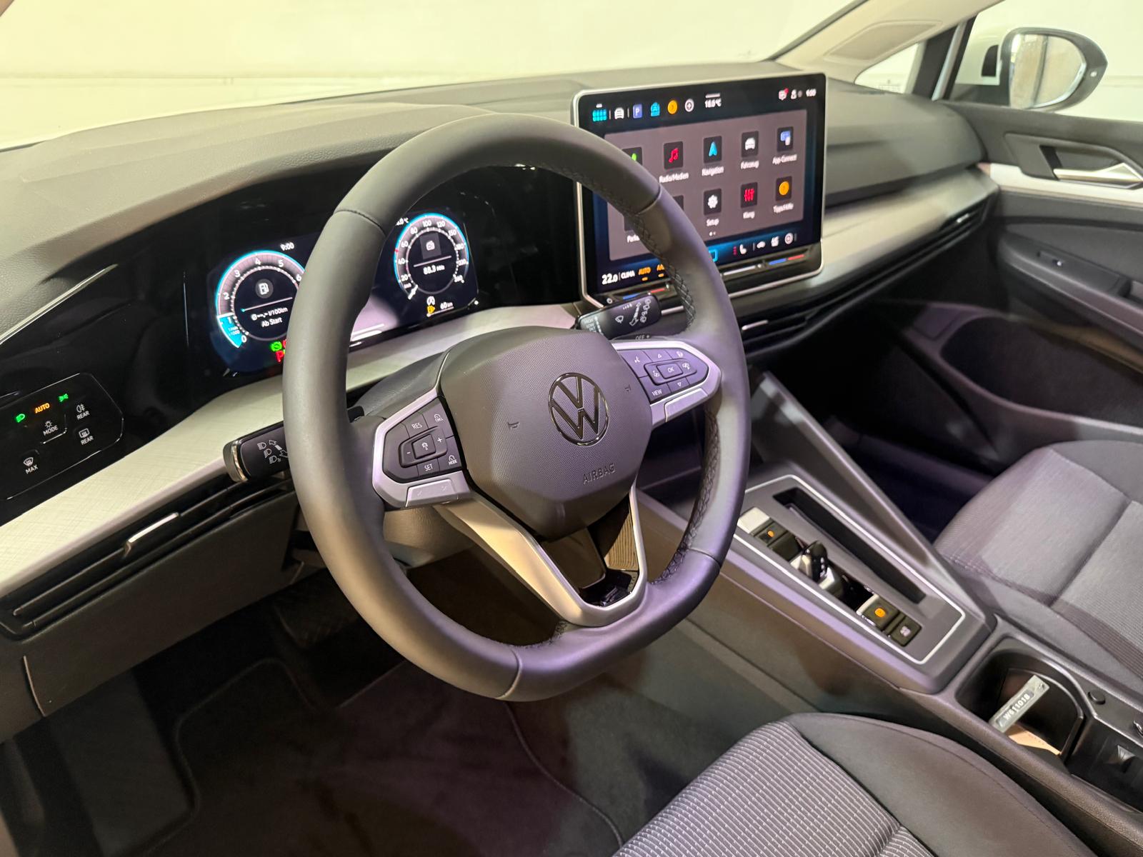 VW Golf Variant 1.5 eTSI mHEV Basis DSG-image-8