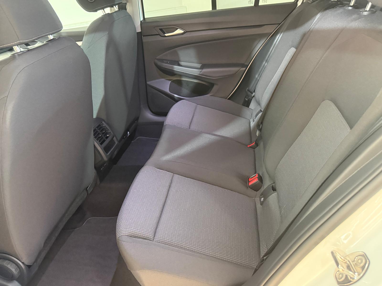 VW Golf Variant 1.5 eTSI mHEV Basis DSG-image-10