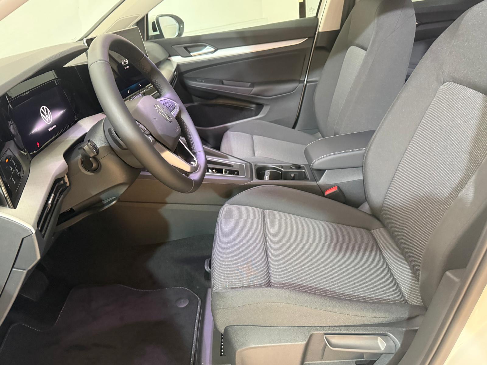 VW Golf Variant 1.5 eTSI mHEV Basis DSG-image-9