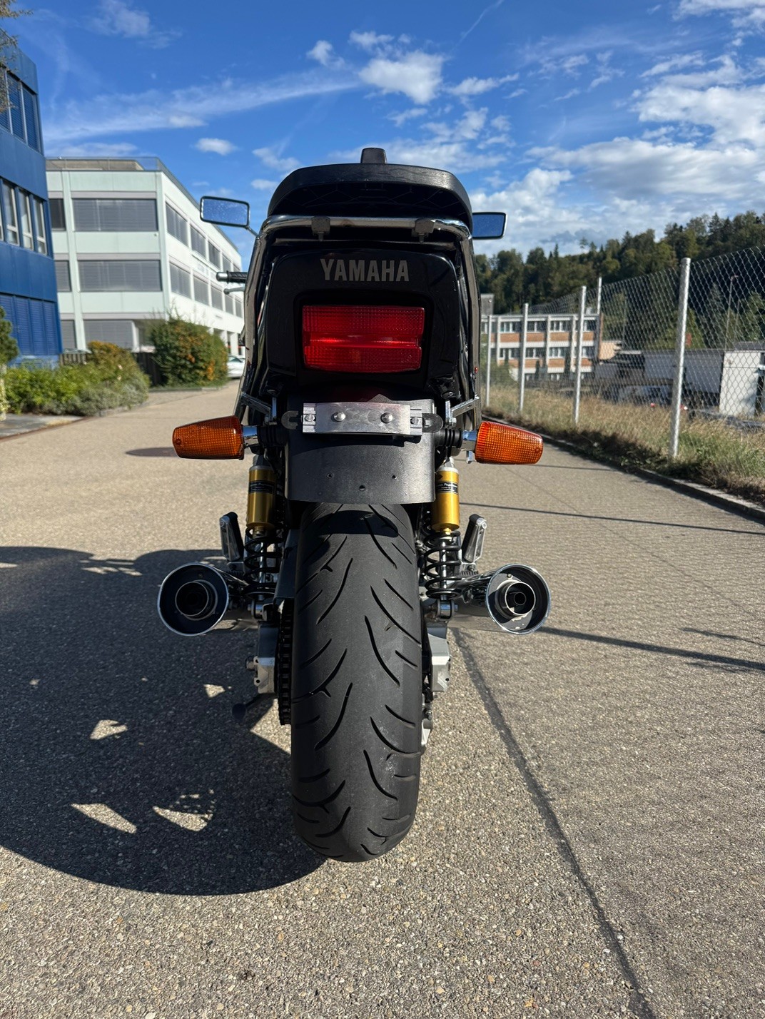YAMAHA XJR 1200-image-2