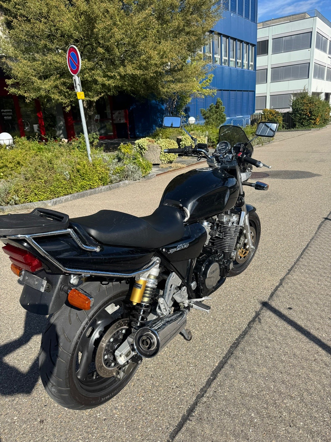 YAMAHA XJR 1200-image-1